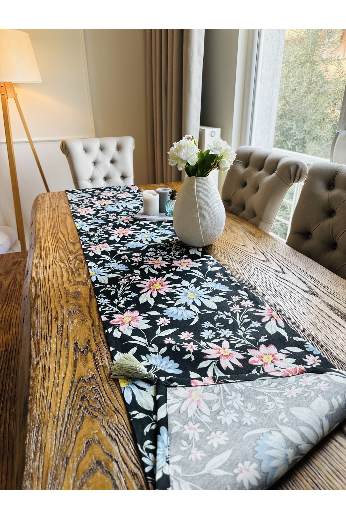 Siyah Dertsiz Çiçek Desenli Püsküllü Runner