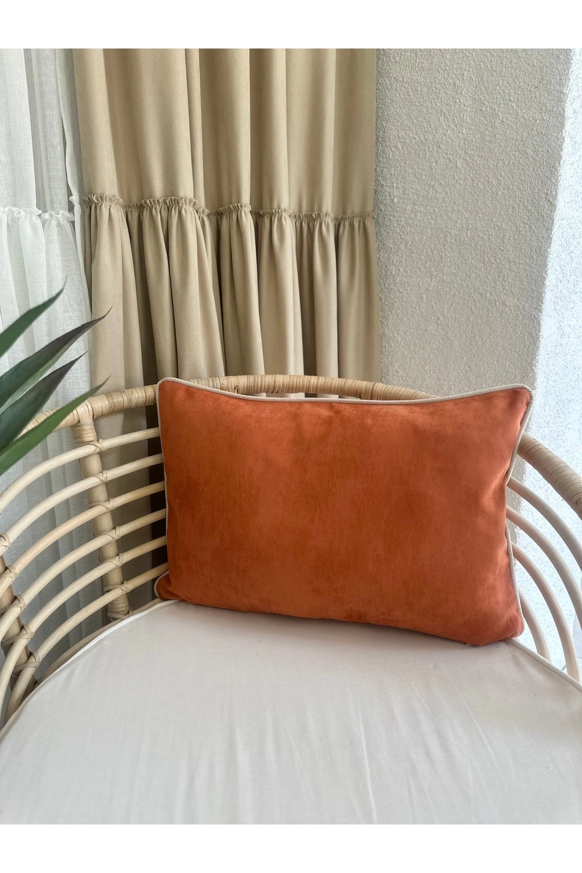 Biye Detaylı Süet Kiremit Kırlent Kılıfı