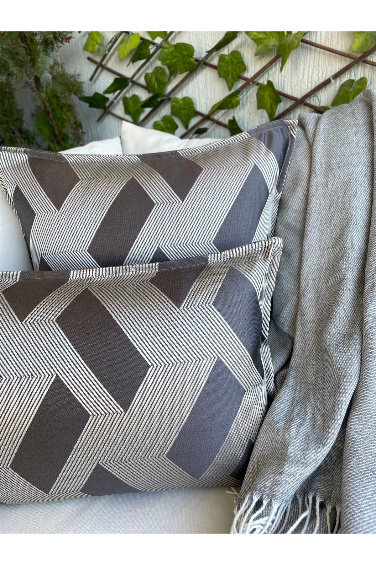 Parlak Detaylı Füme Koyu Gri Salon Kırlent Kılıfı