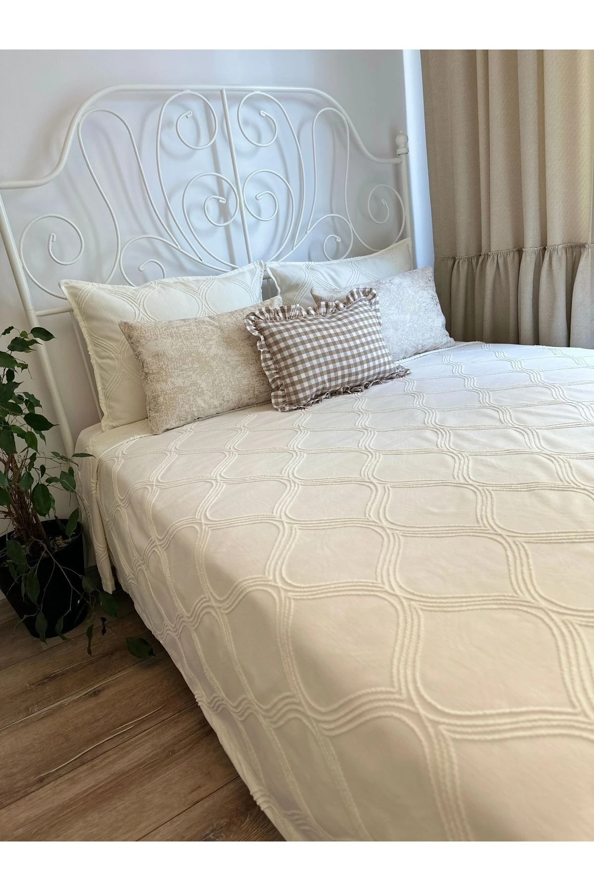 Nakışlı Yatak Örtüsü Pike Takımı Çift Kişilik