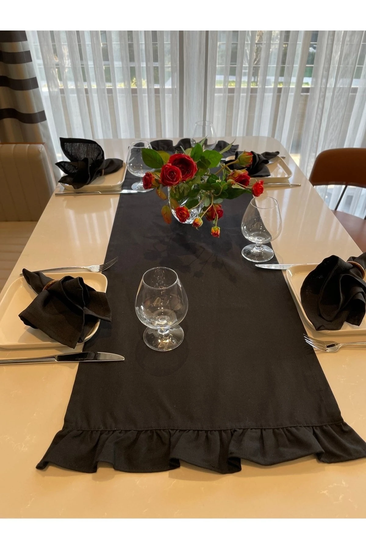 Siyah Ham Keten Tek Kat Fırfırlı Dertsiz Runner