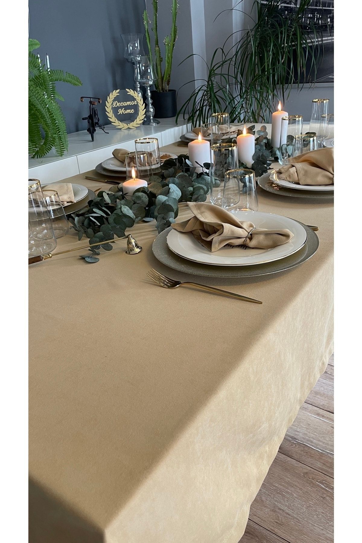 Kadife Dokulu Dertsiz Koyu Bej Bal Köpüğü Masa Örtüsü