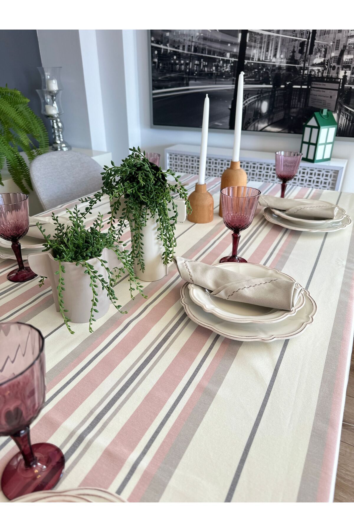 Püskül Detaylı Pembe Ekru Keten Masa Örtüsü