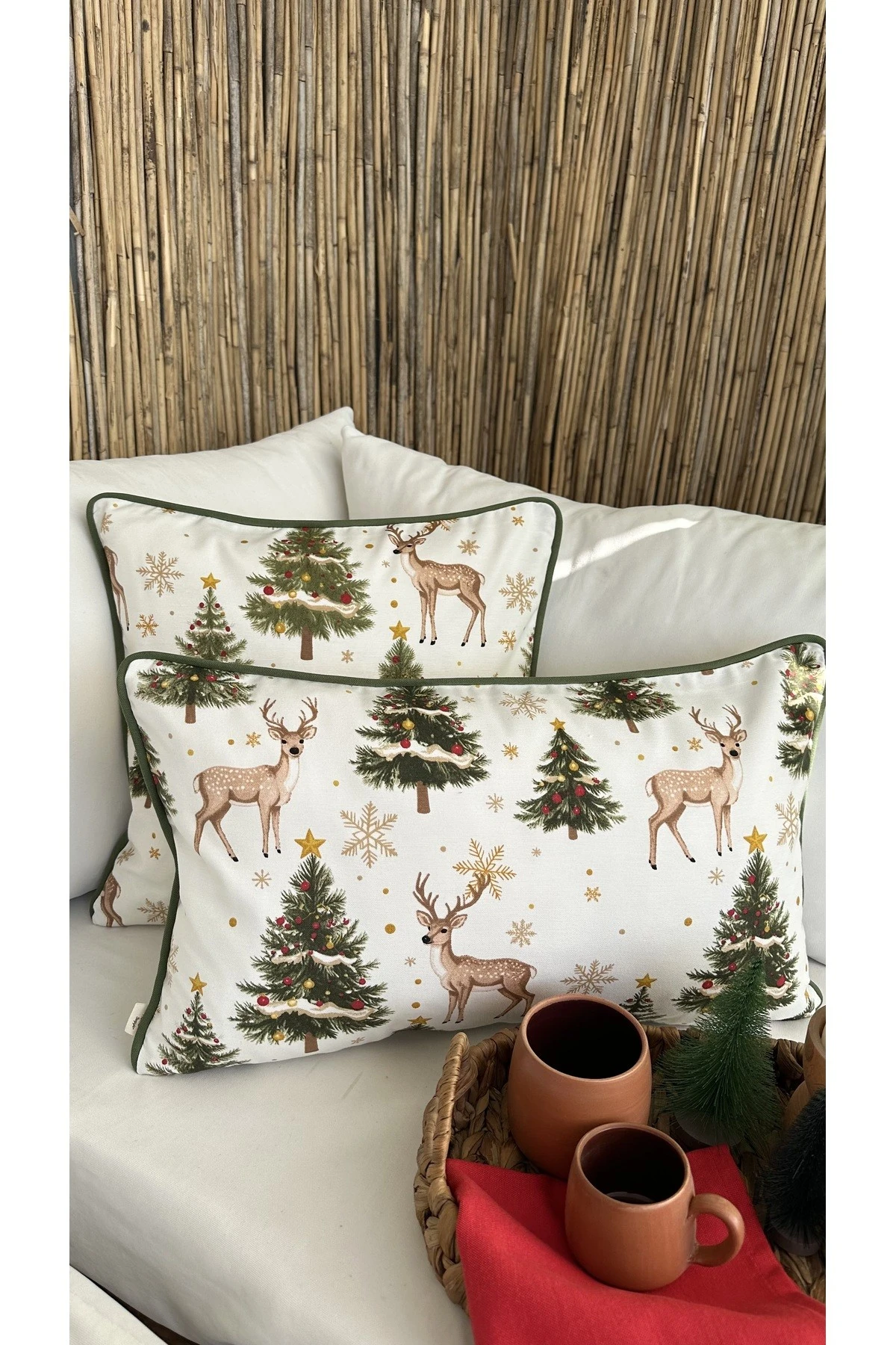 Yeni Yıl Temalı Ceylan Desenli Beyaz Yeşil Bej Gold Kırlent Kılıfı Yılbaşı