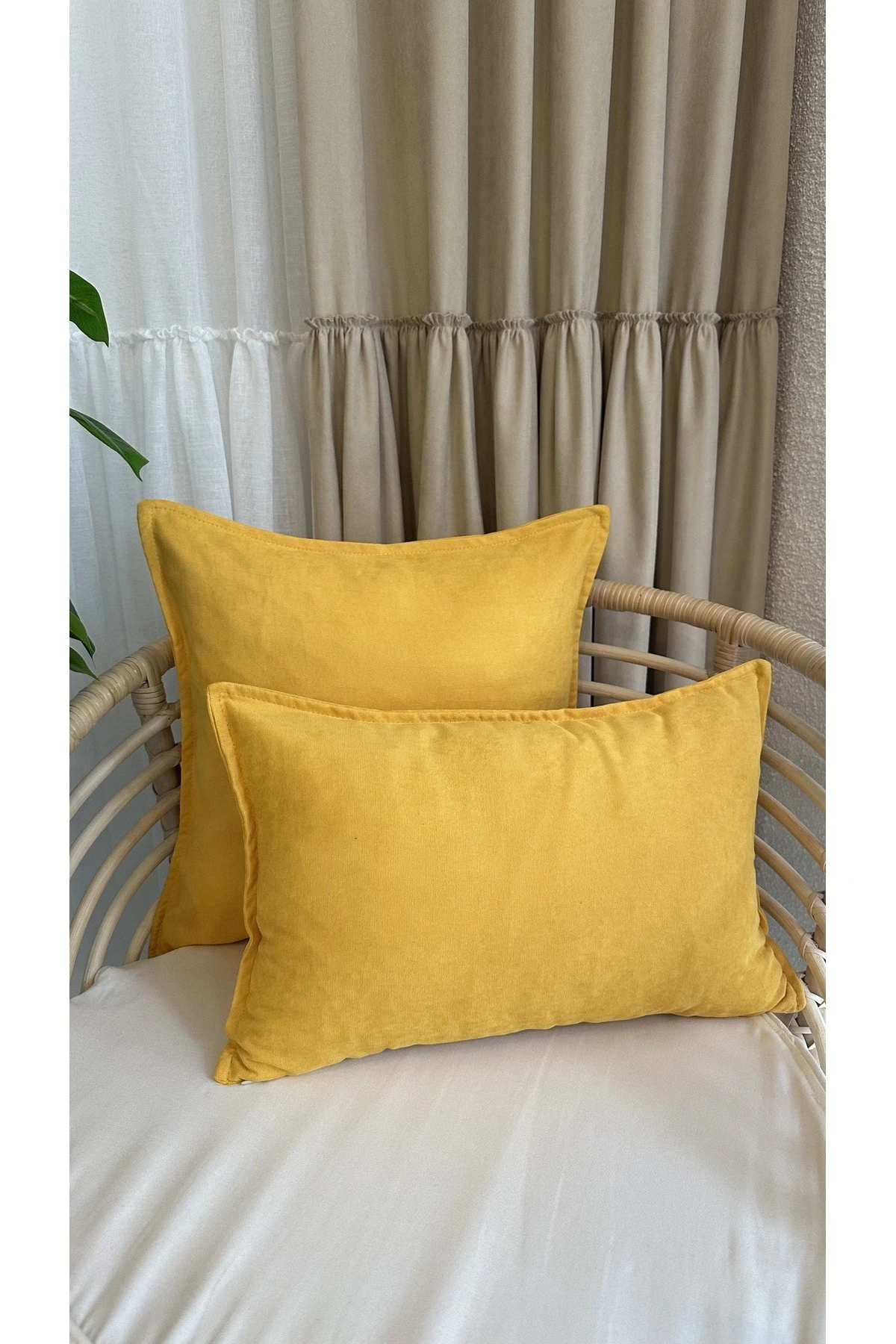 Kadife Dokulu Hardal Sarı Kırlent Kılıfı