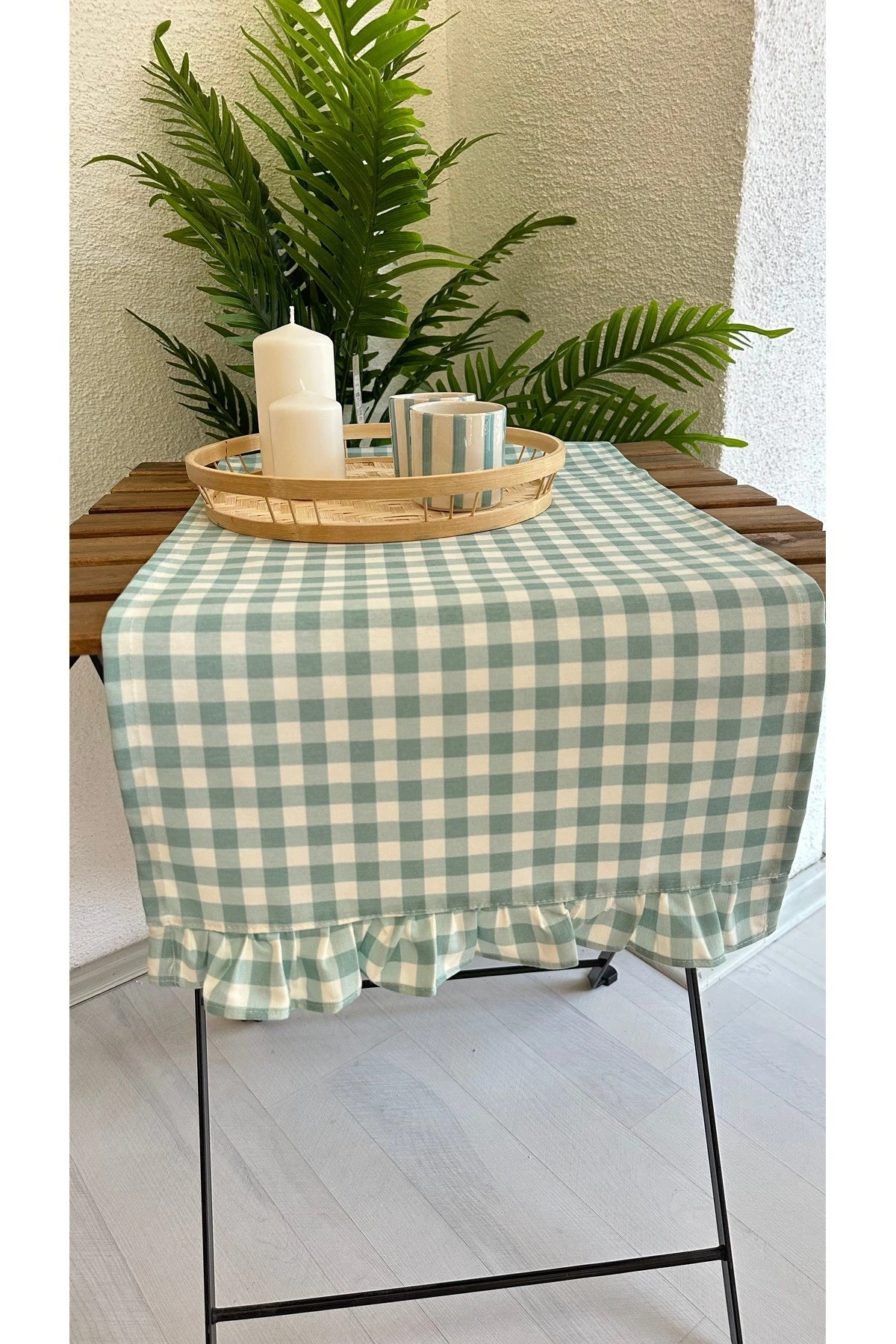 Dertsiz Leke Tutmaz Vintage Fırfırlı Pötikare ve Desenli Runner