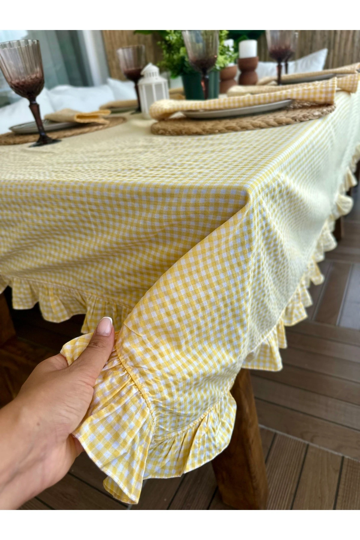 Thin Keten Sarı Pötikare Fırfırlı Masa Örtüsü