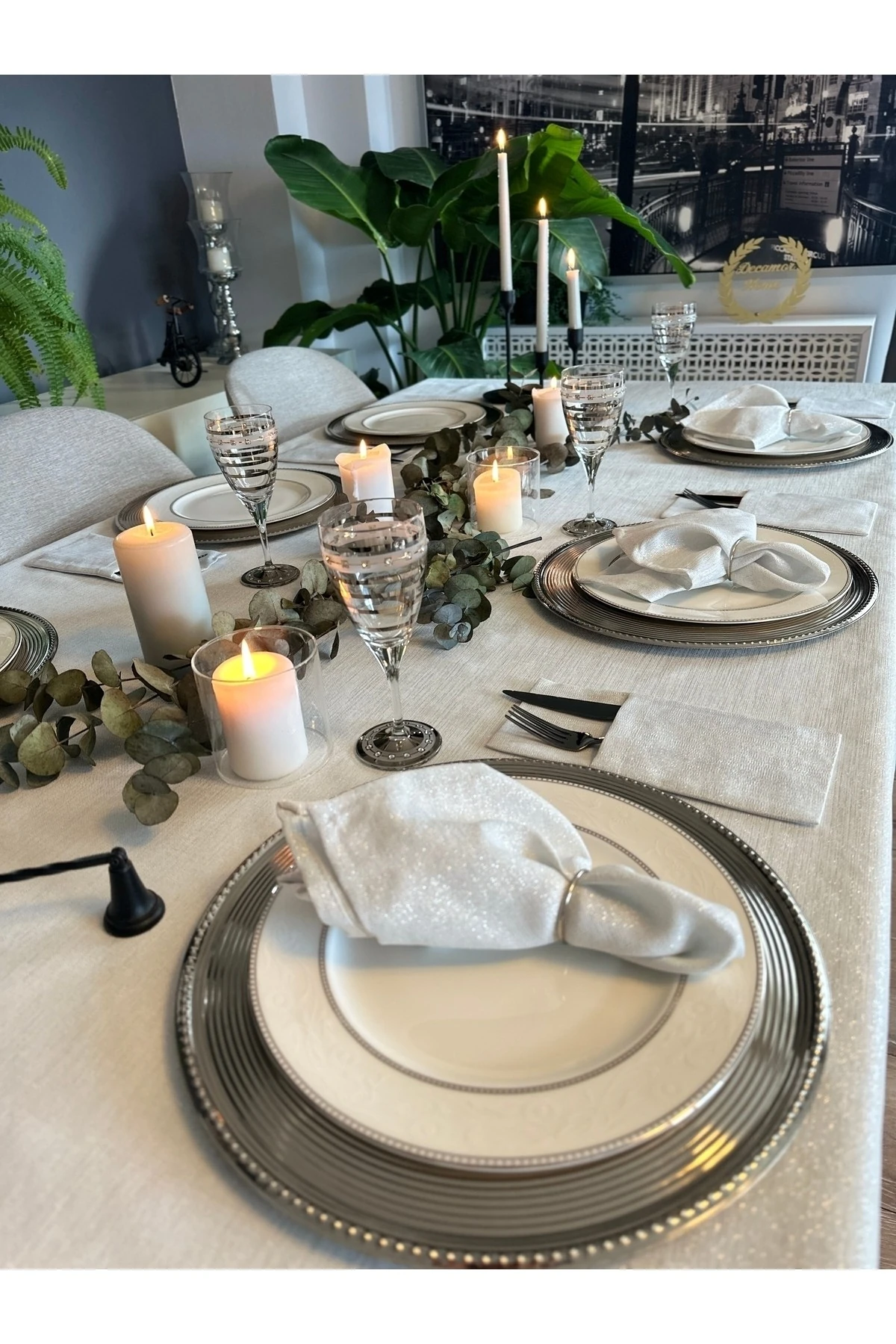 Keten Dokulu Simli Köşe Fransız Dantelli Masa Örtüsü