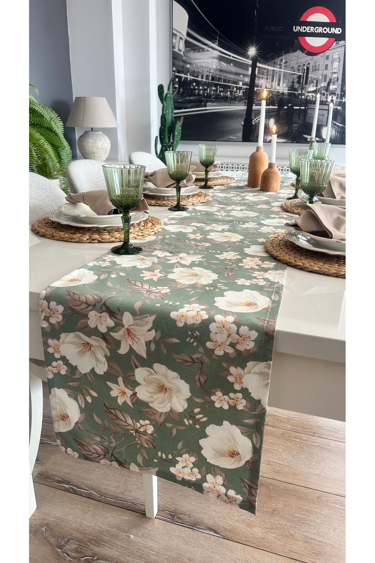 Leke Tutmaz Çiçek Desenli Yeşil Ekru Runner