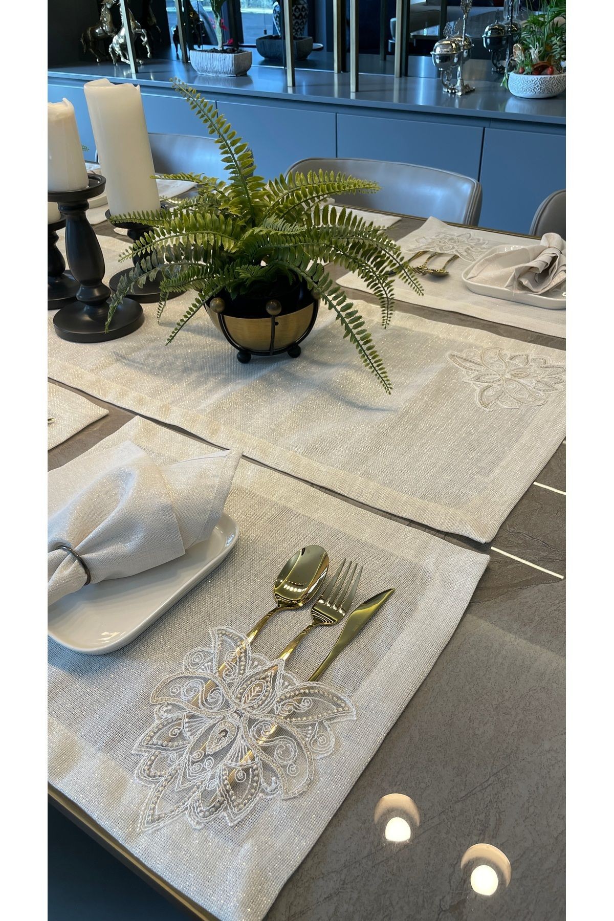 12 Kişilik Linen Fransız Dantelli Gold Simli Ekru Amerikan Servis Ve Runner Set 13 PARÇA (PEÇETESİZ)