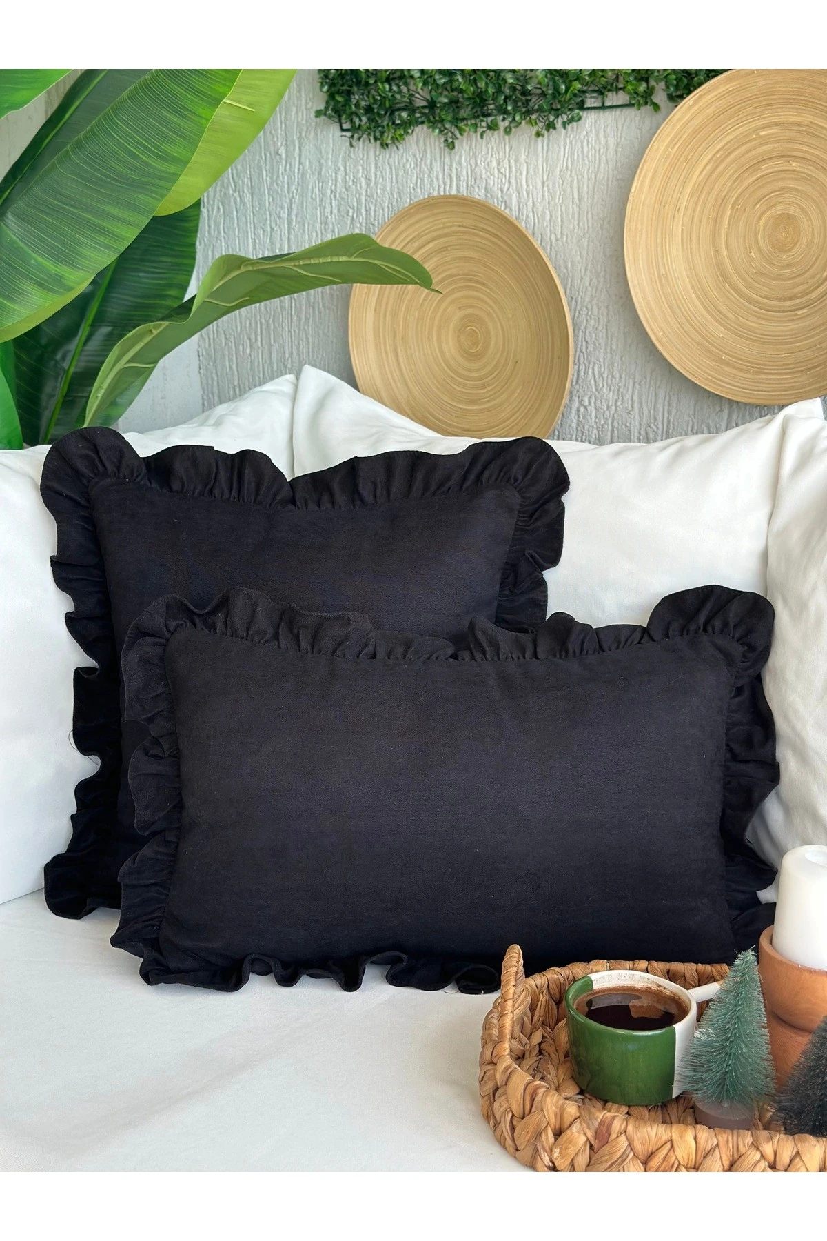 Kadife Doku Vintage Fırfırlı Siyah Renk Kırlent Kılıfı