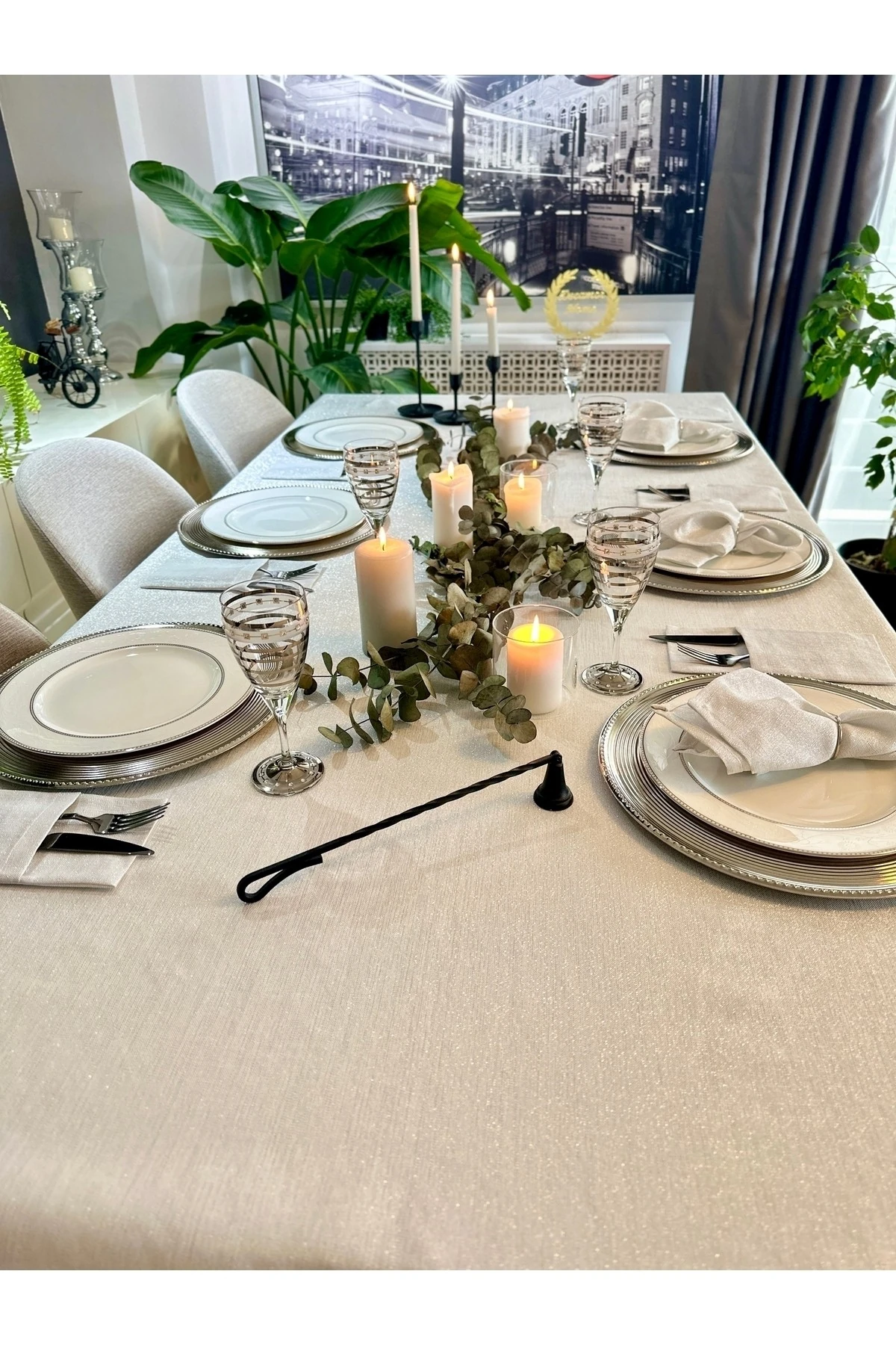 Keten Dokulu Simli Köşe Fransız Dantelli Masa Örtüsü