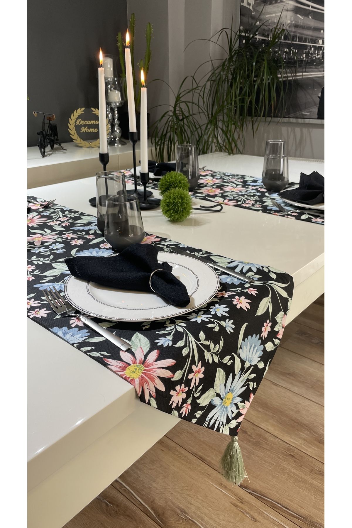 Siyah Dertsiz Çiçek Desenli Püsküllü Runner