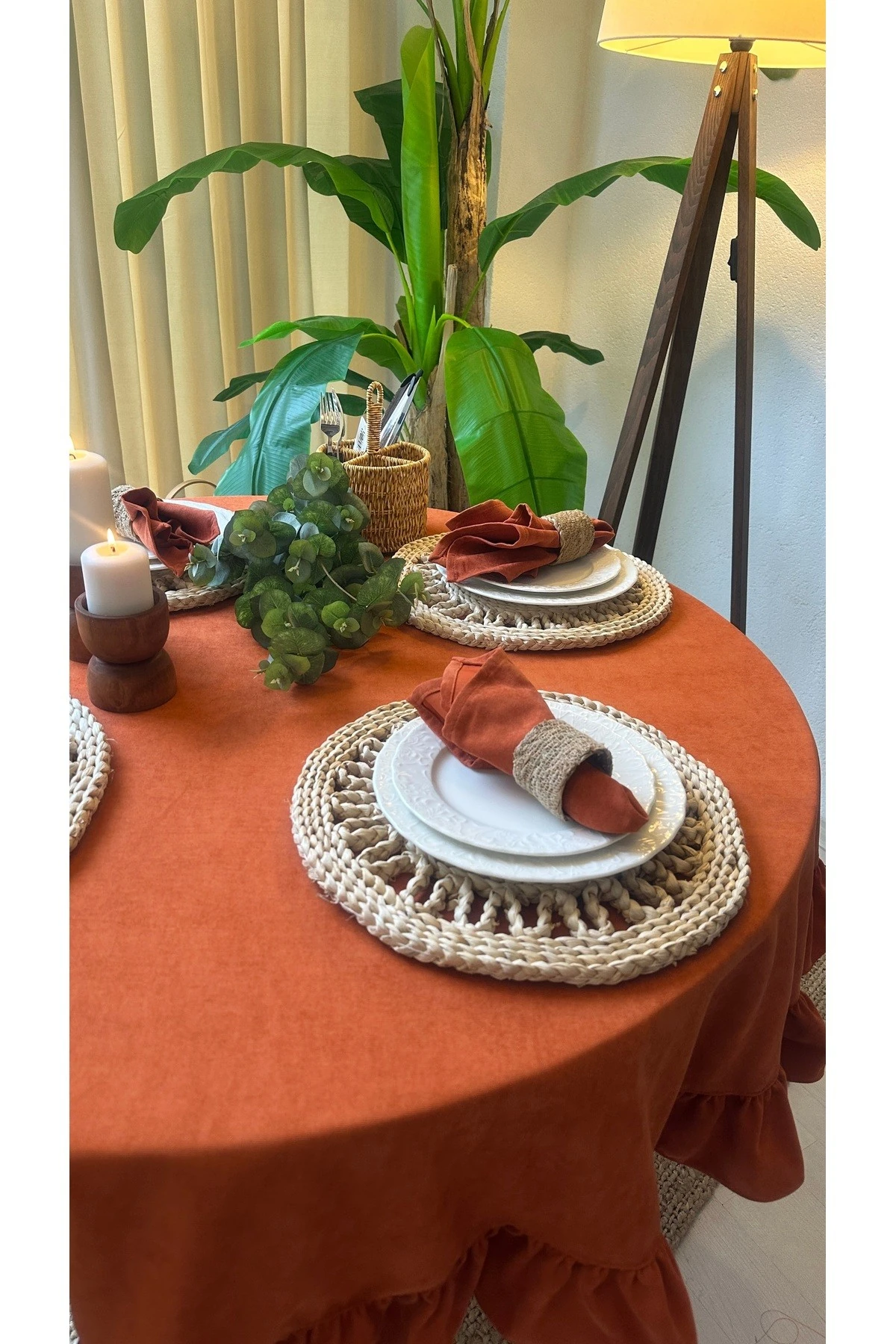 Kadife Dokulu Dertsiz Leke Tutmaz Vintage Fırfırlı Yuvarlak Masa Örtüsü