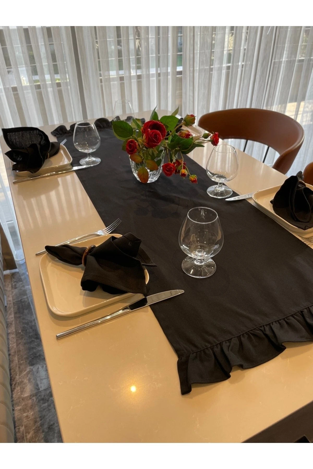 Siyah Ham Keten Tek Kat Fırfırlı Dertsiz Runner