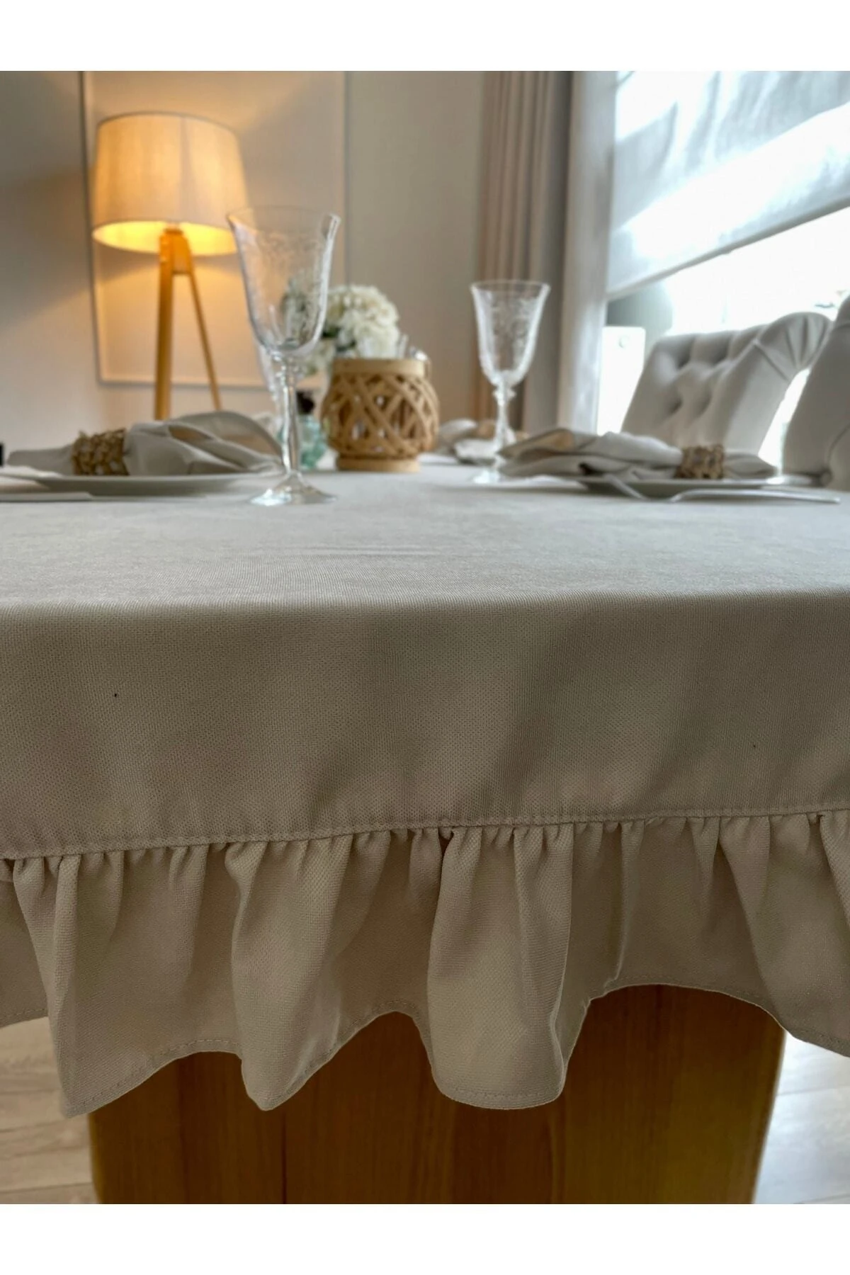 Kadife Dokulu Vintage Fırfırlı Taş - Açık Bej Dikdörtgen Dertsiz Masa Örtüsü