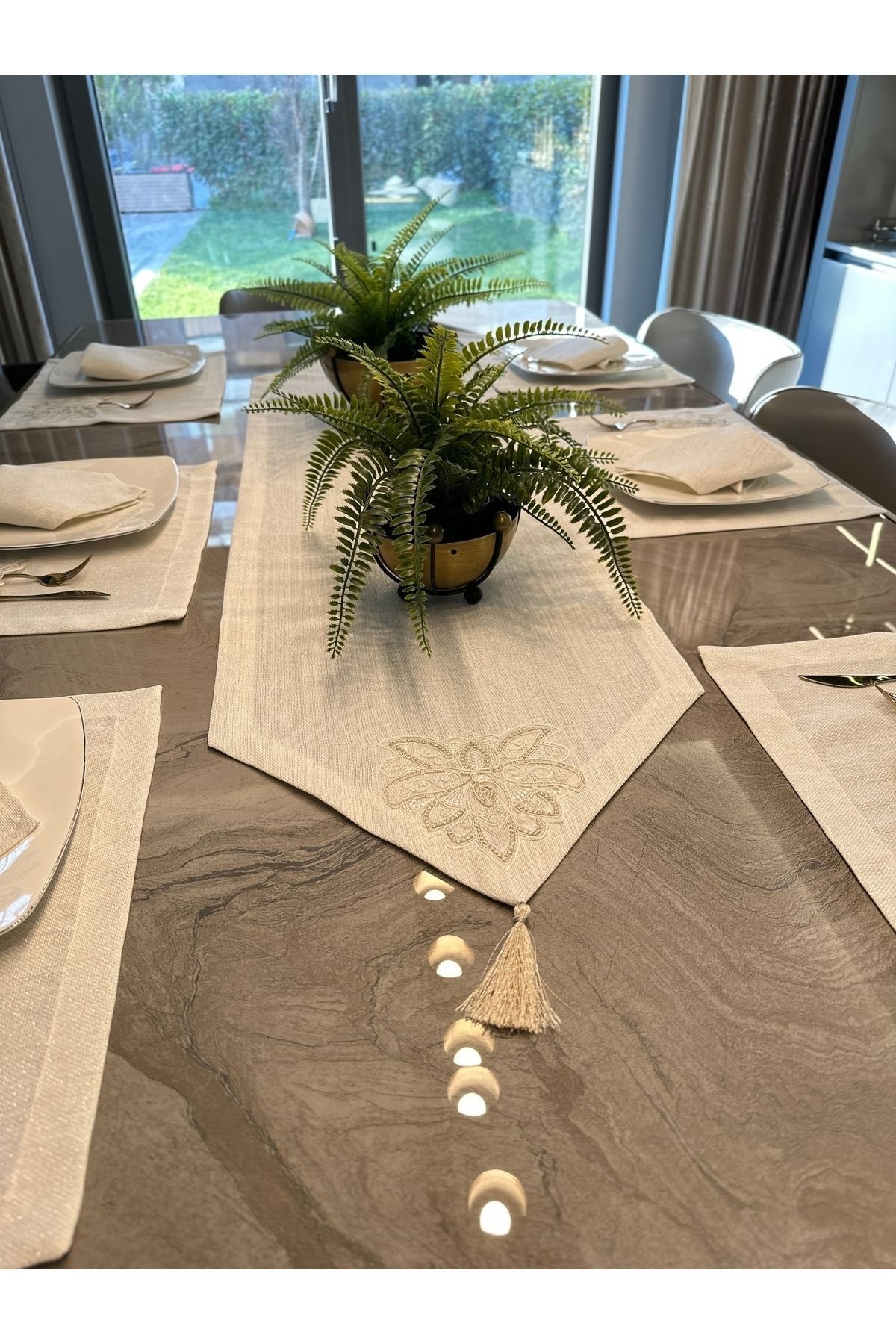 7 Parça Linen Fransız Dantelli Köşe Püsküllü Gold Simli Ekru Amerikan Servis Ve Runner Set