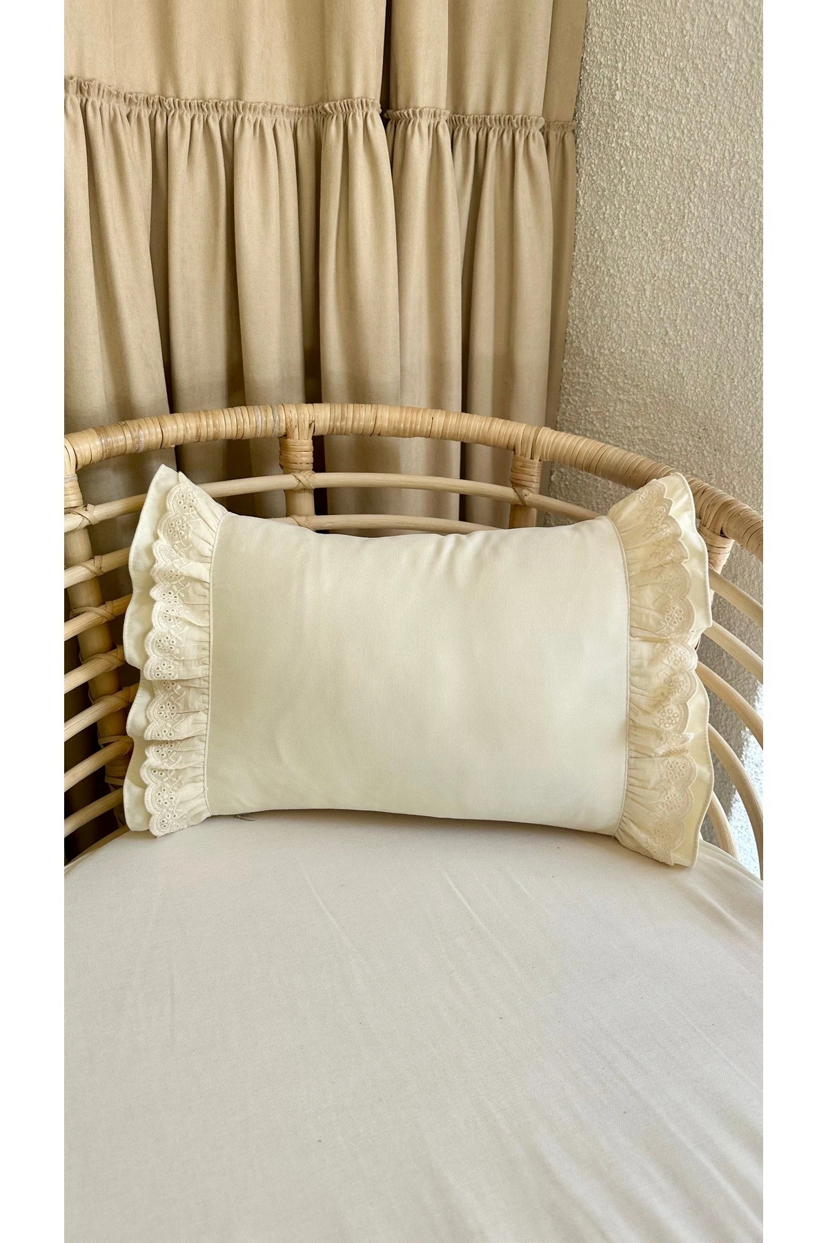 Fisto Detaylı Fırfırlı Dikdörtgen Ekru Rengi Kırlent Kılıfı Bohem Kırlent Kılıfı