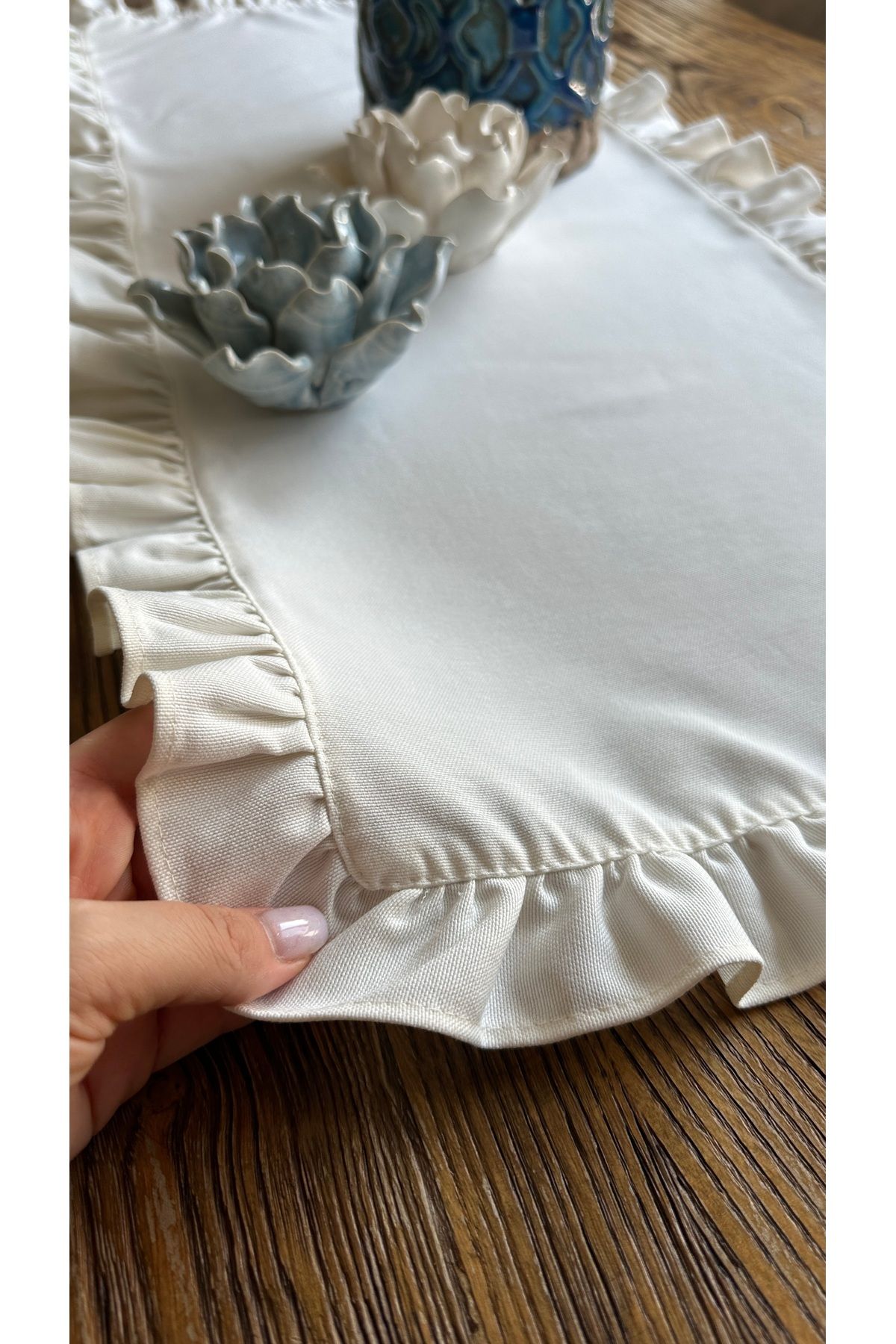 Keten Dokulu Dertsiz Vintage Tam Fırfırlı Ekru Runner