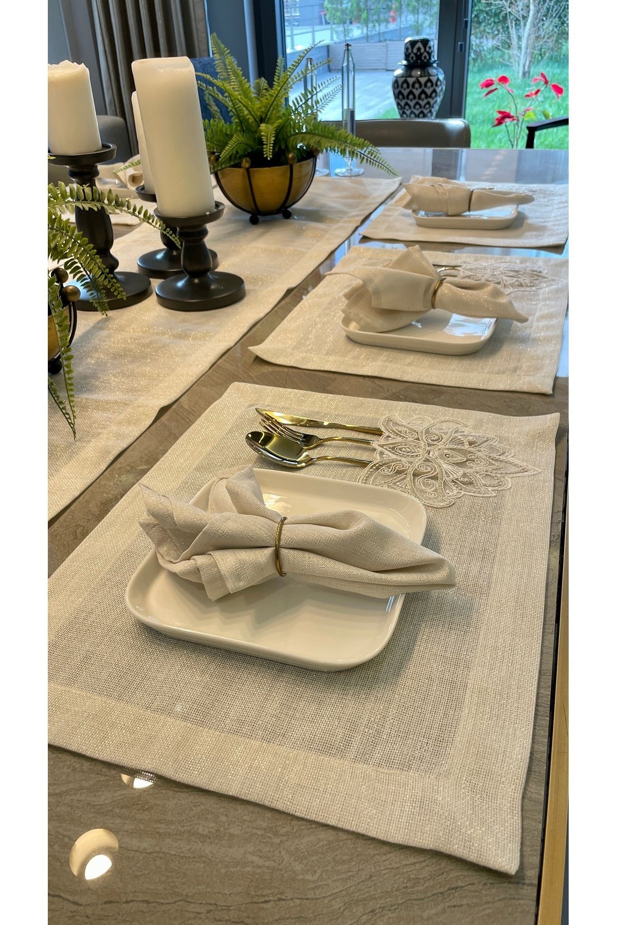 12 Kişilik Linen Fransız Dantelli Gold Simli Ekru Amerikan Servis Ve Runner Set 13 PARÇA (PEÇETESİZ)