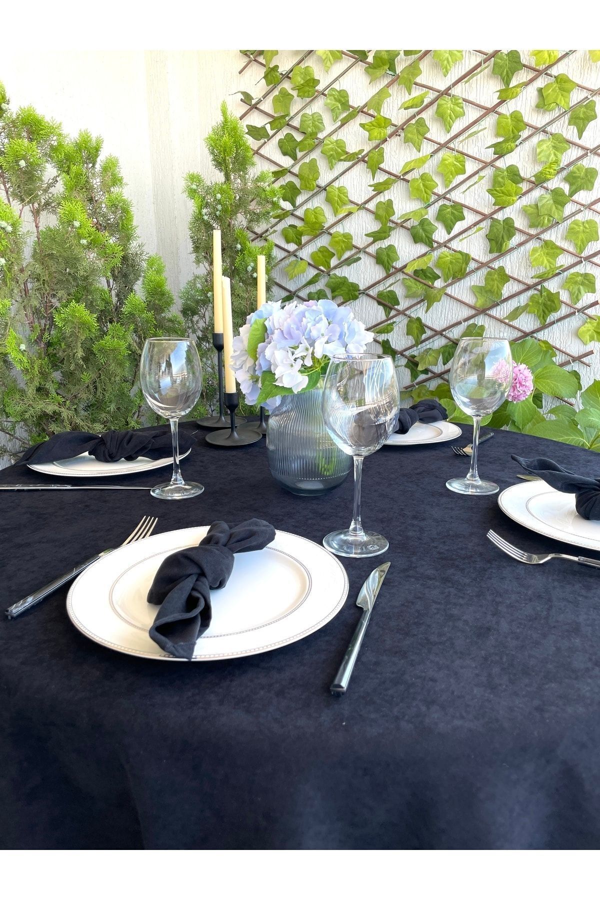 Kadife Dokulu Siyah Yuvarlak Dertsiz Masa Örtüsü