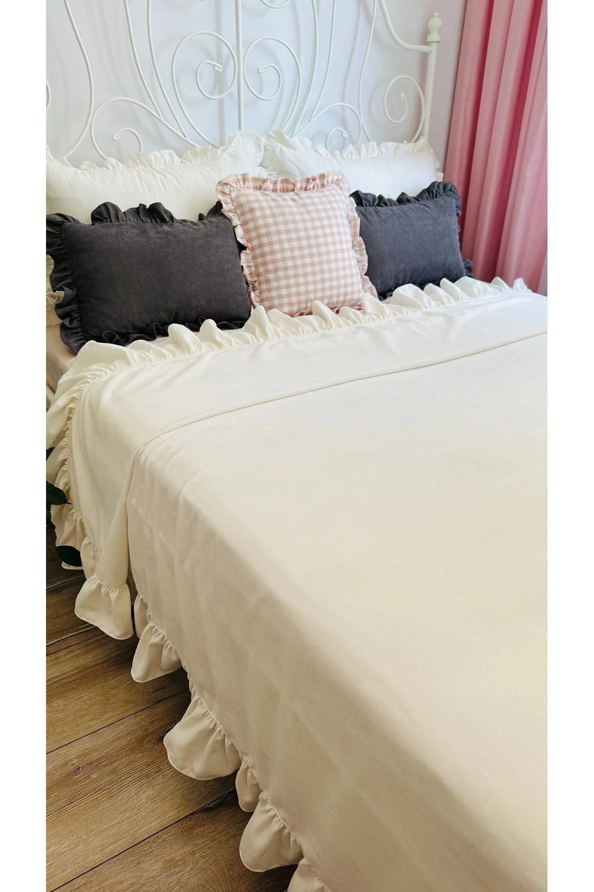 Beyaz Fırfırlı Tek Kişilik Yatak Örtüsü 2 parça