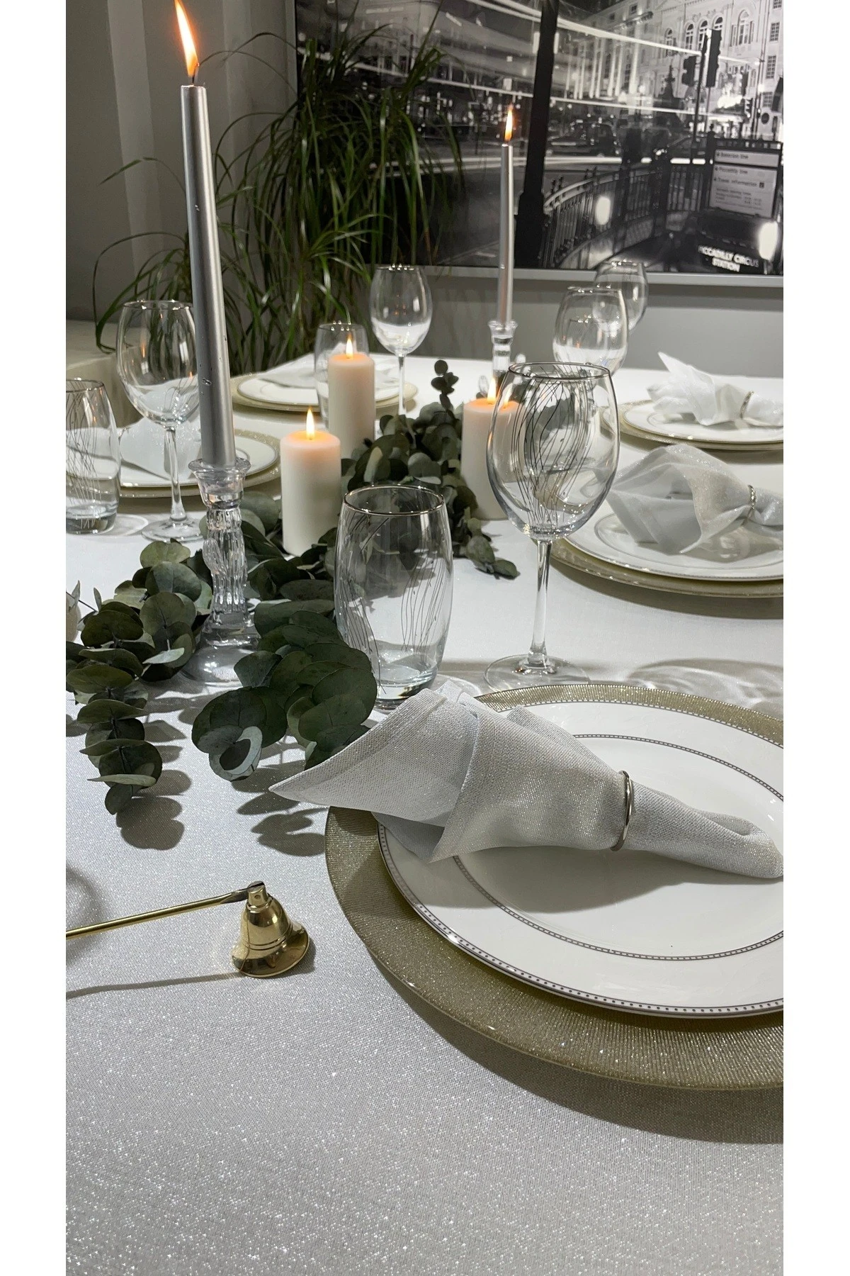 Keten Dokulu Gümüş Simli Beyaz Masa Örtüsü