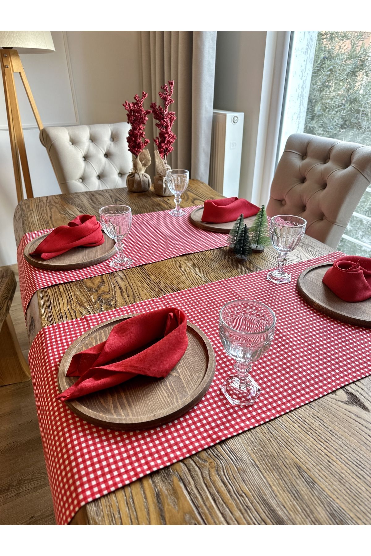 Leke Tutmaz Su Itici Özellikli Pötikare Kırmızı Düz Runner