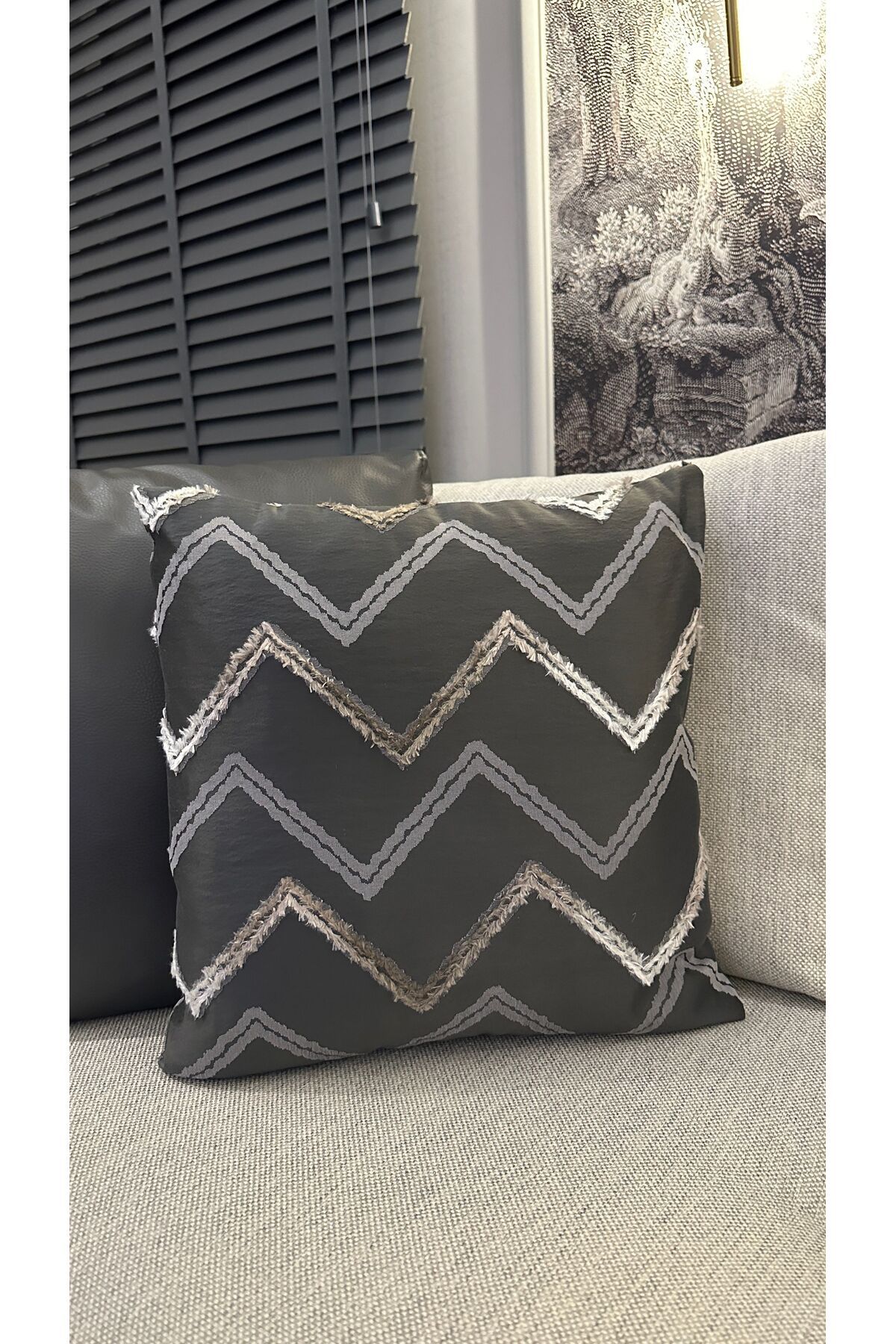 Ria Füme Gri Zikzak Püskül Detaylı Kırlent Kılıfı