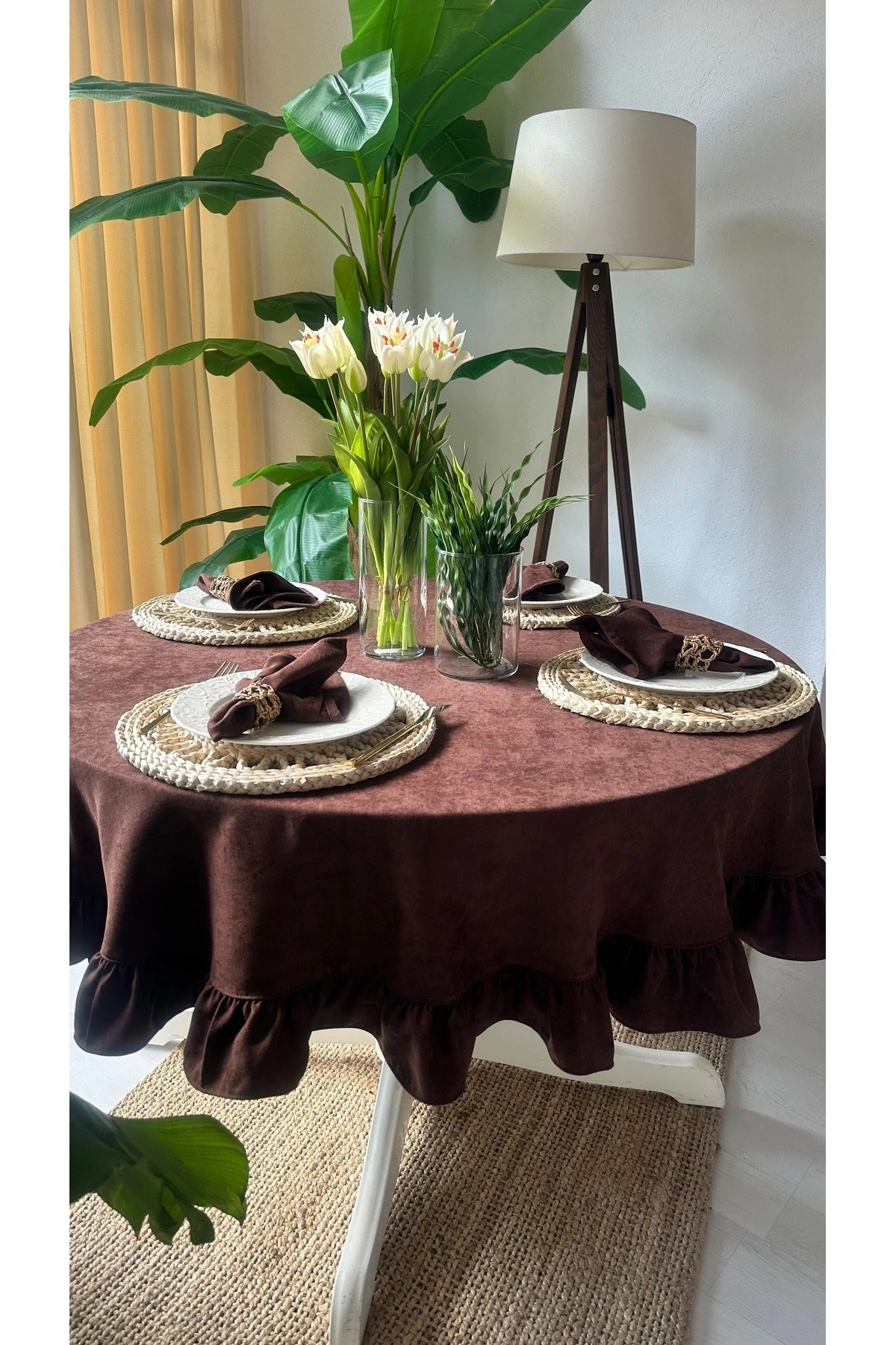 Kadife Dokulu Dertsiz, Leke Tutmaz Fırfırlı Masa Örtüleri