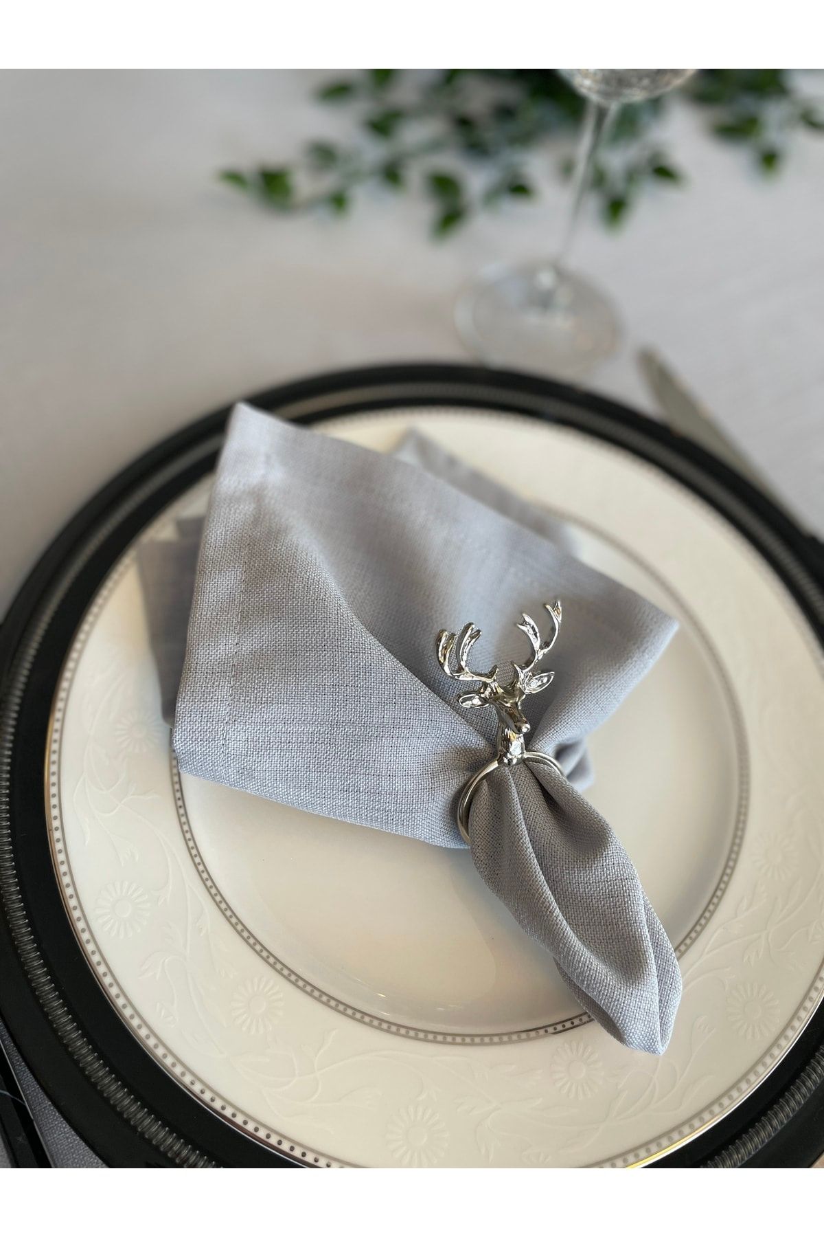 Keten Dokulu Dertsiz Açık Gri Masa Örtüsü