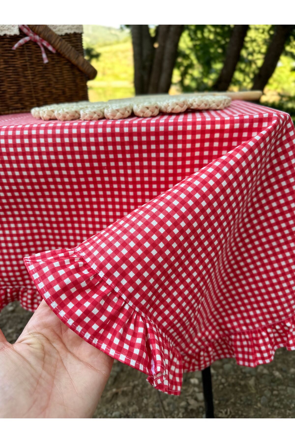 Kırmızı Pötikare Fırfırlı Dertsiz Leke Tutmaz Masa Örtüsü Piknik Örtüsü