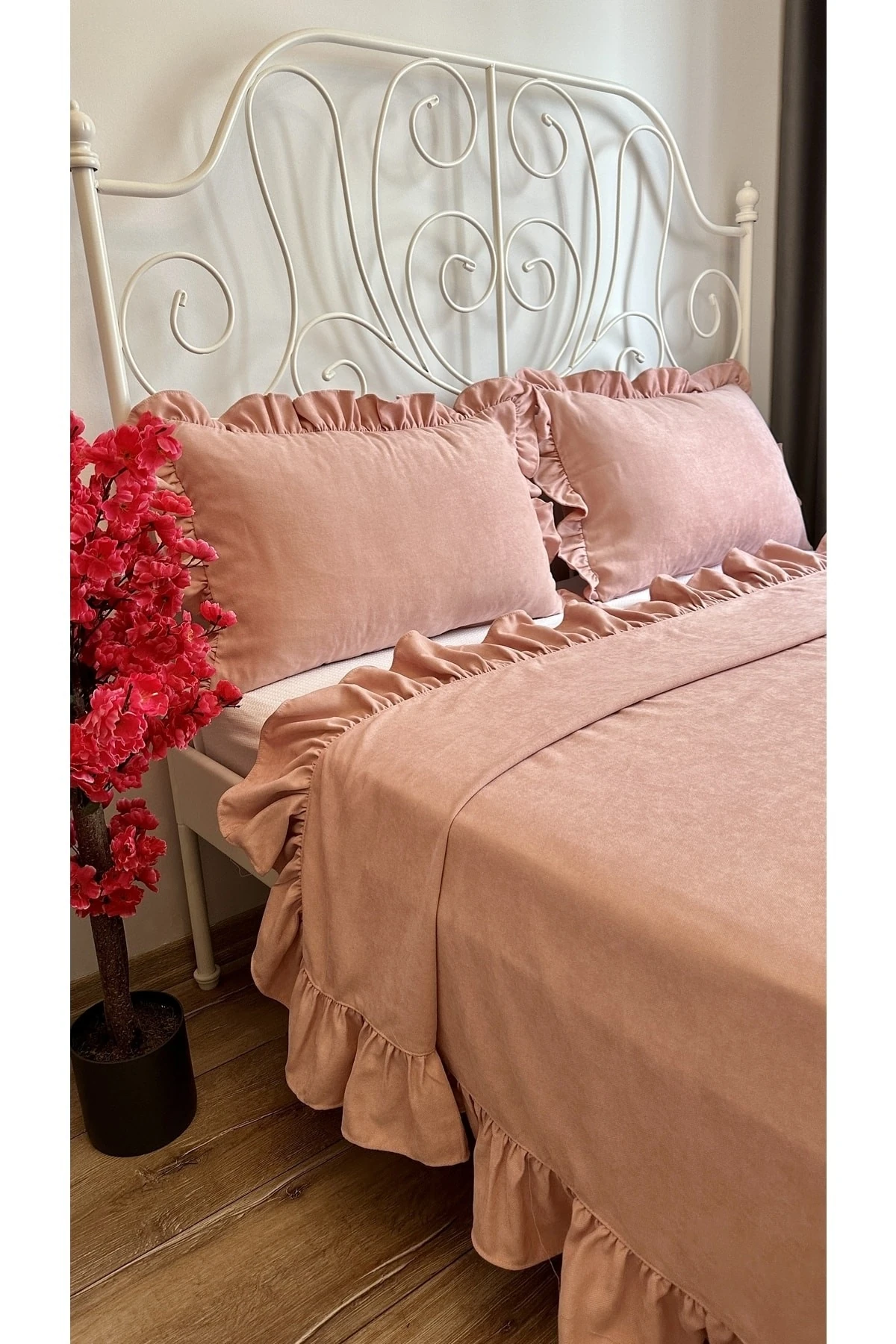 Vintage Adaçayı Yeşili Fırfırlı Yatak Örtüsü Çift Kişilik 3 Parça - Pembe