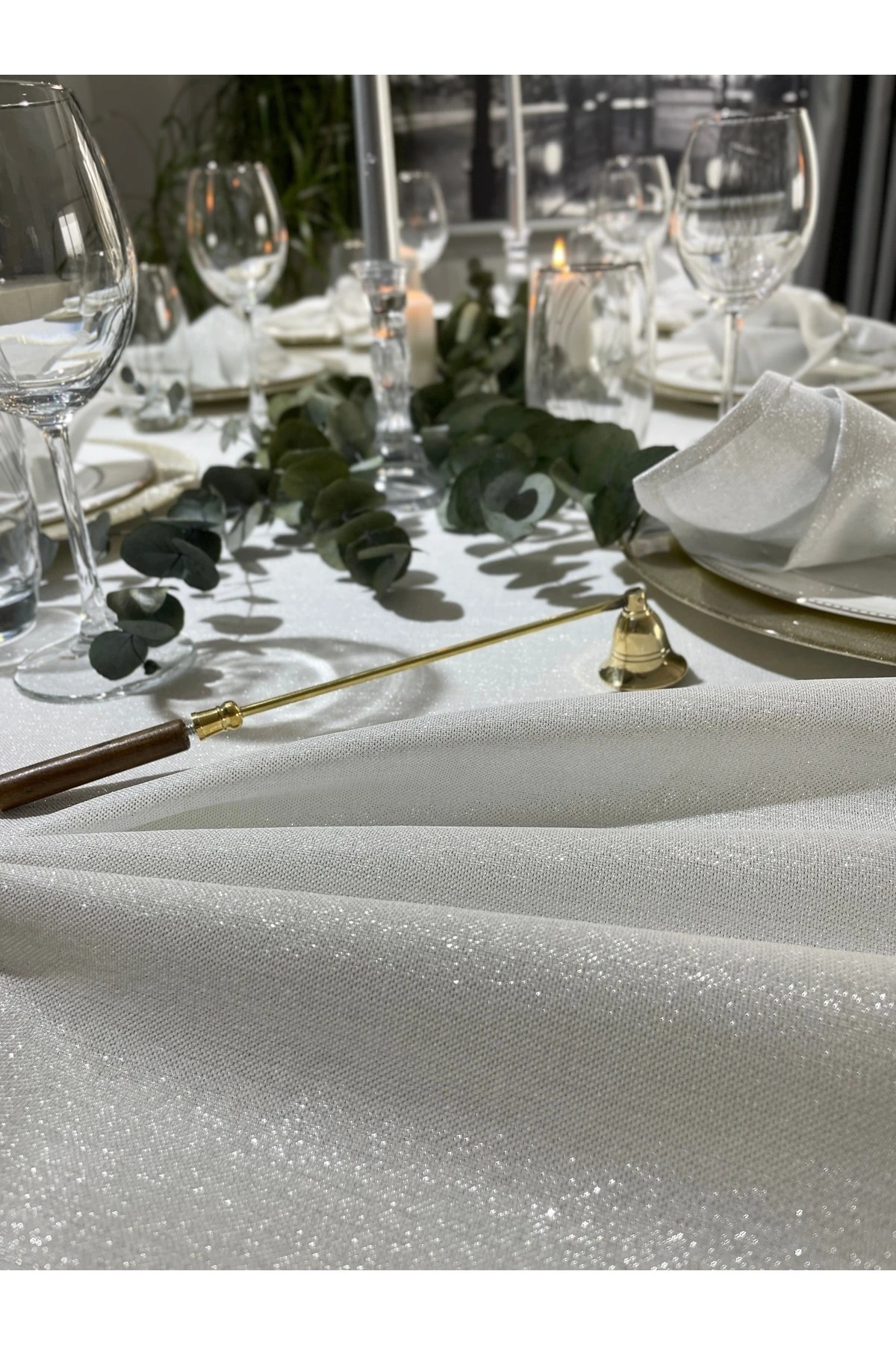 Keten Dokulu Gümüş Simli Beyaz Masa Örtüsü