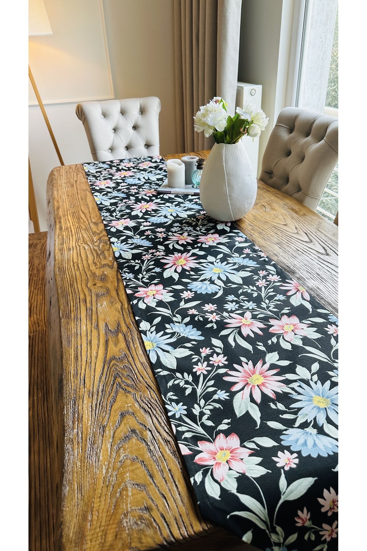 Siyah Dertsiz Çiçek Desenli Püsküllü Runner