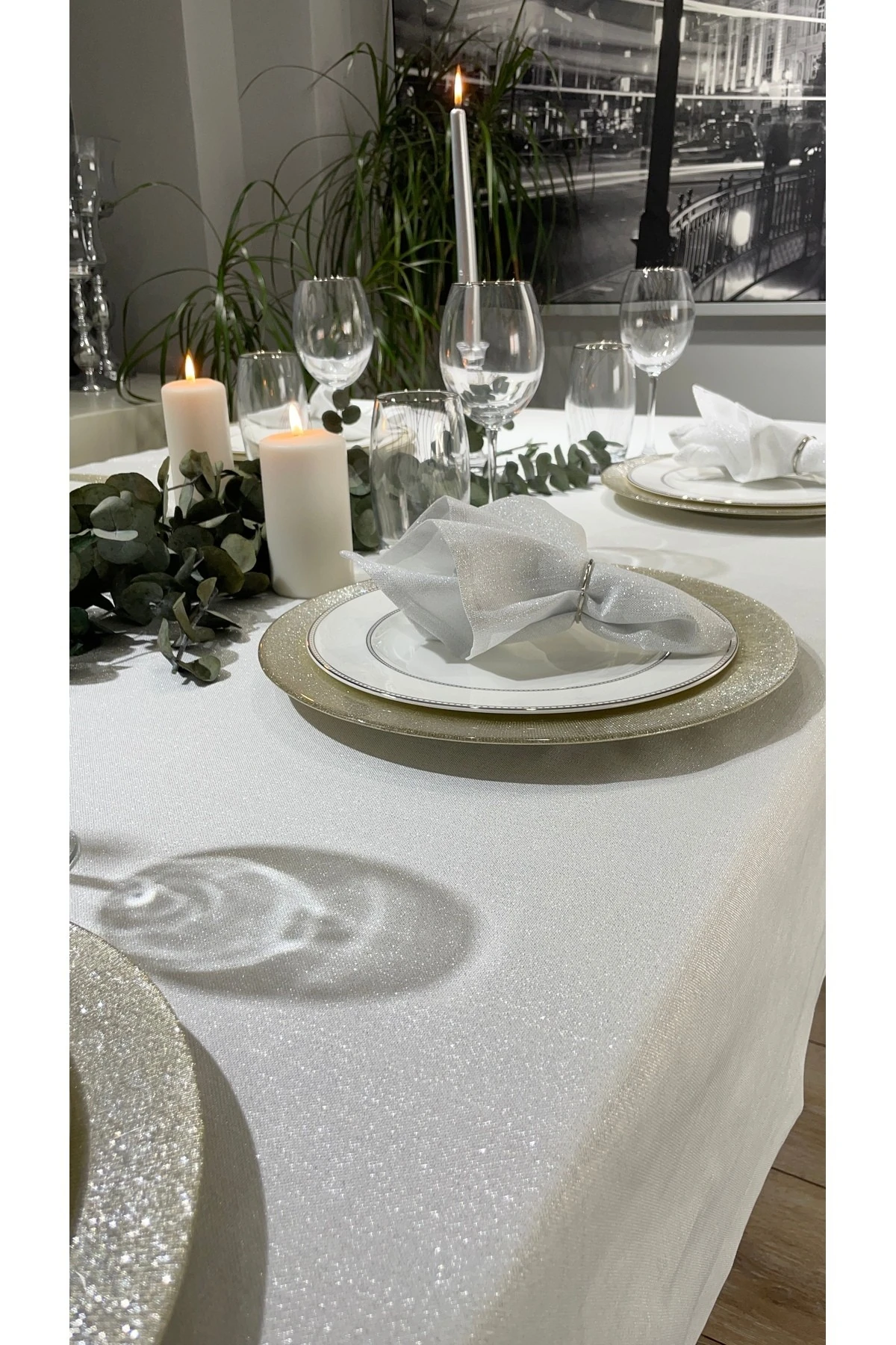 Keten Dokulu Gümüş Simli Beyaz Masa Örtüsü