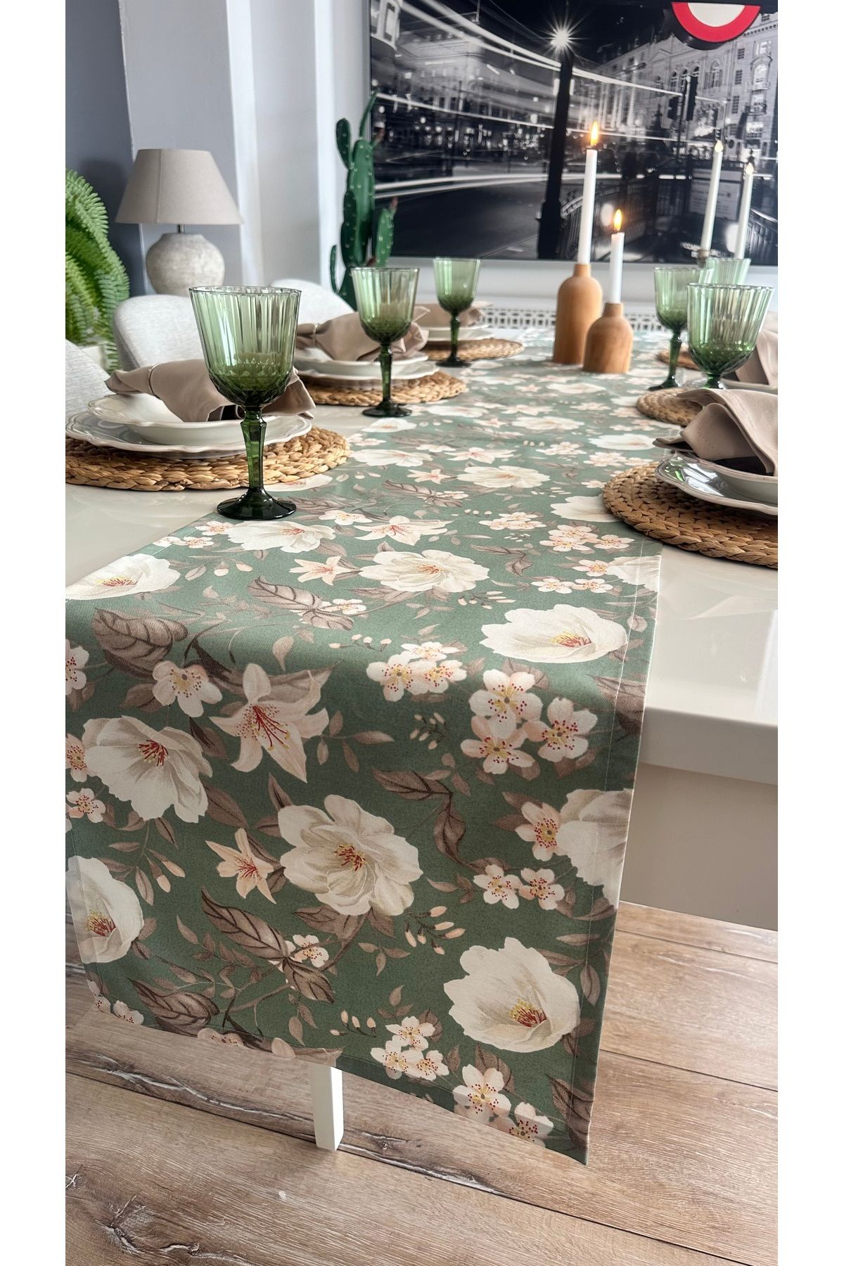 Leke Tutmaz Çiçek Desenli Yeşil Ekru Runner