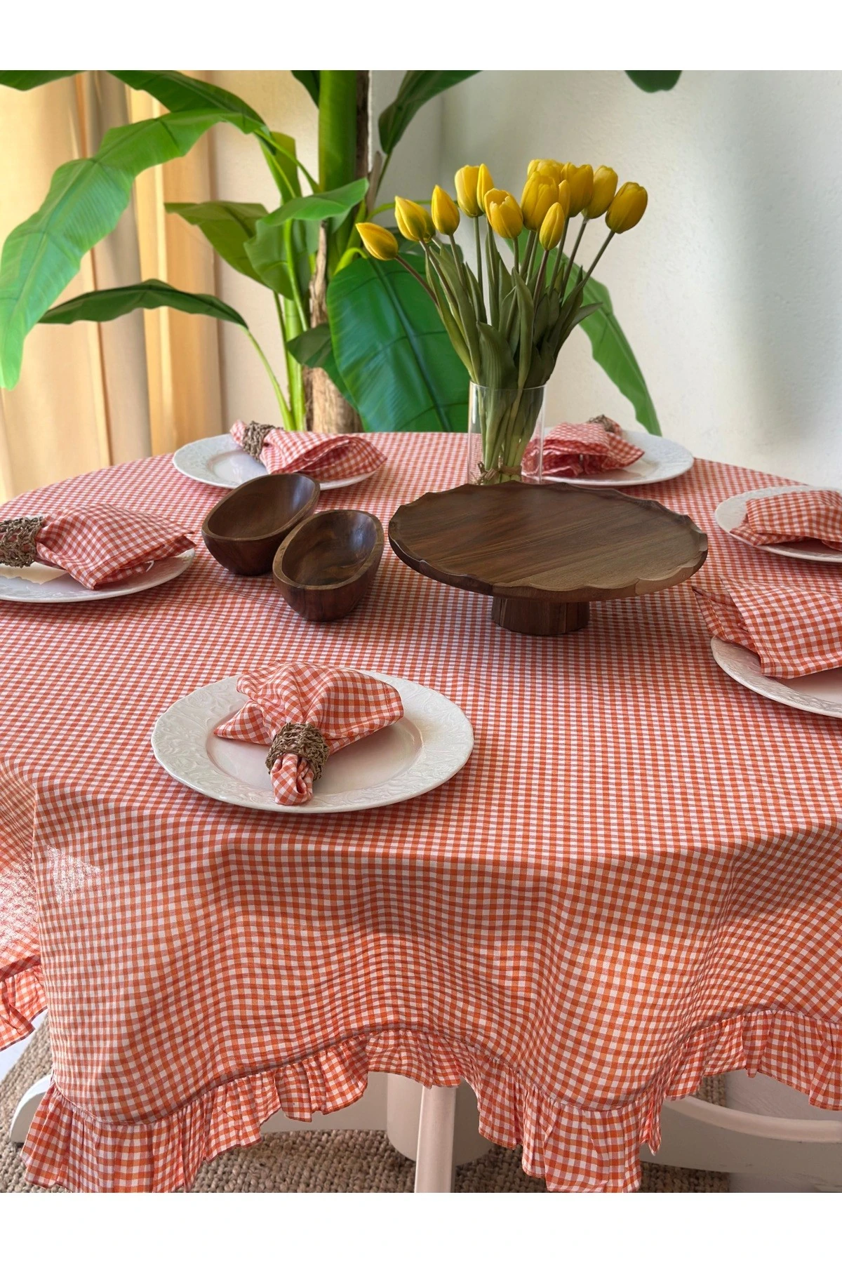 Thin Keten Kumaş Mini Pötikareli Fırfırlı Yuvarlak Masa Örtüsü