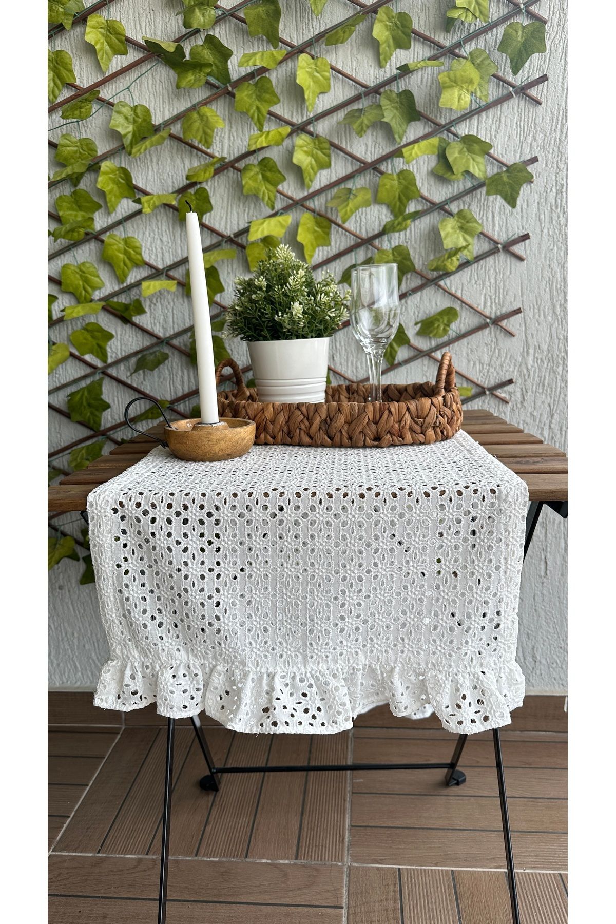 Beyaz Fisto Tek Kat Fırfırlı Runner