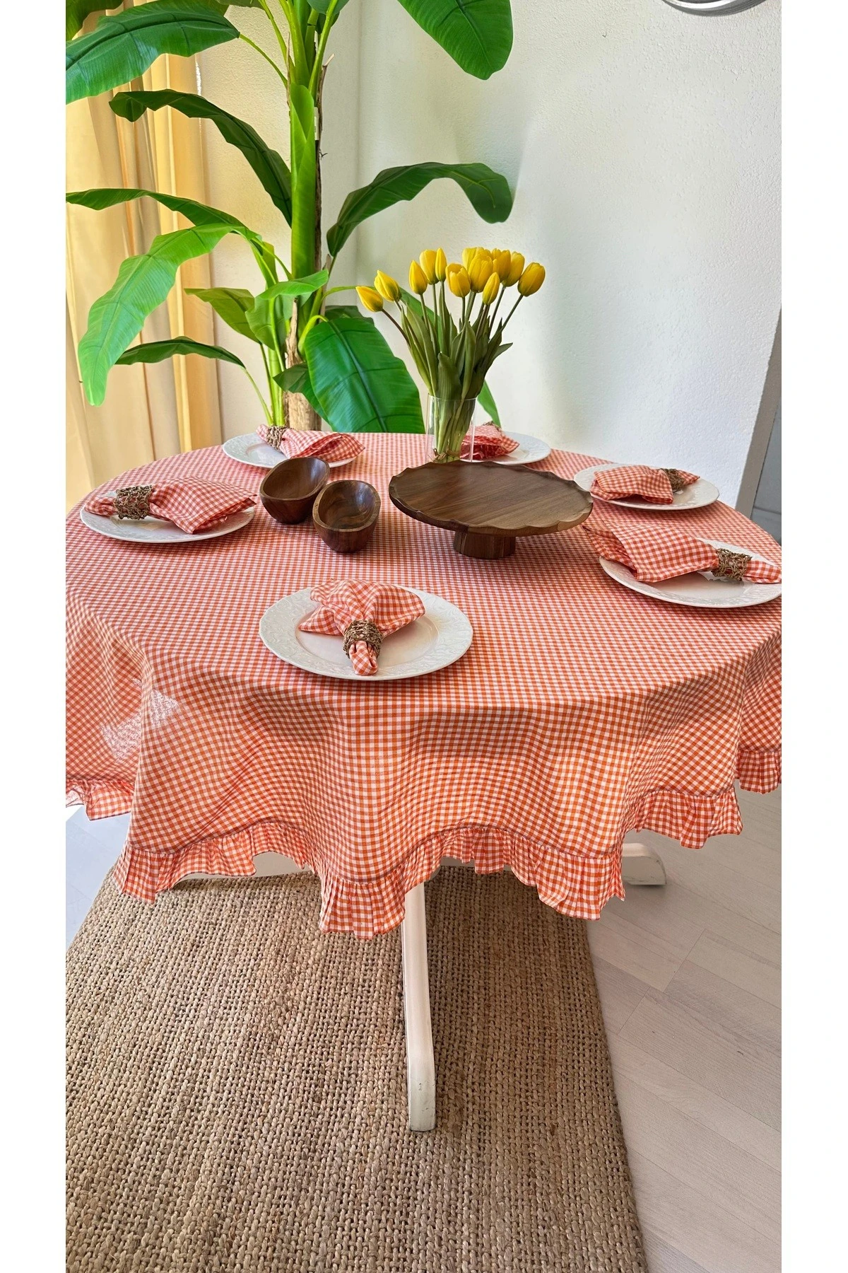 Thin Keten Kumaş Mini Pötikareli Fırfırlı Yuvarlak Masa Örtüsü