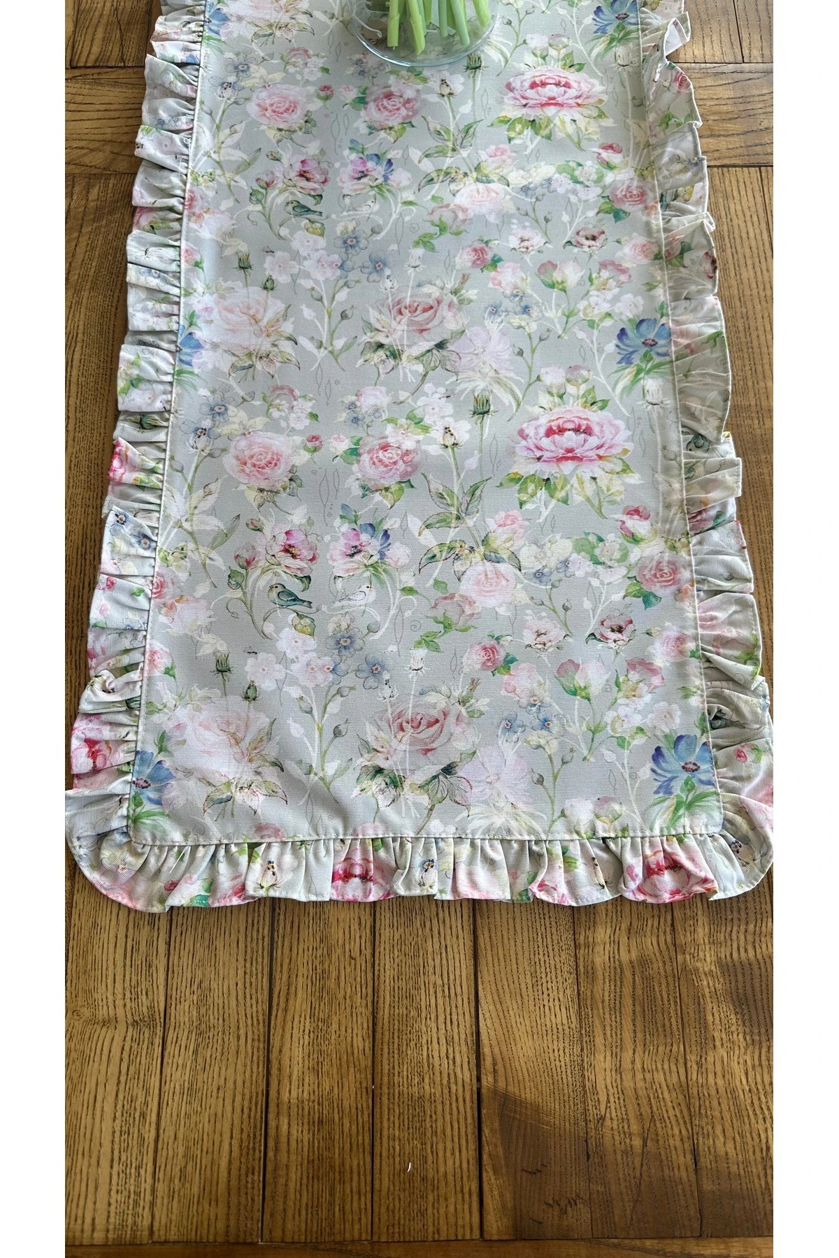 Tam Fırfırlı Gül Desenli Bej Runner