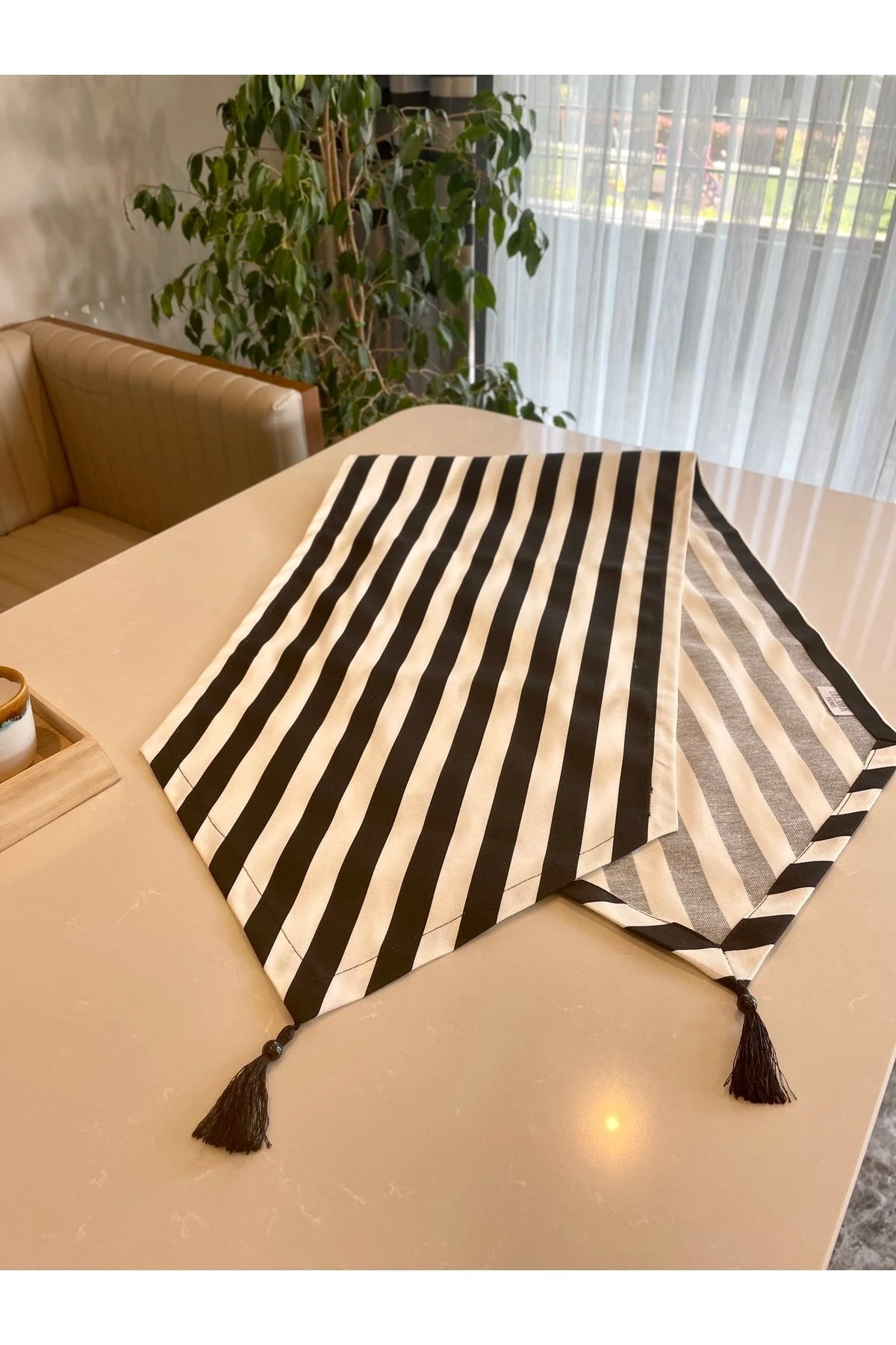 Dertsiz Püsküllü Siyah Beyaz Runner