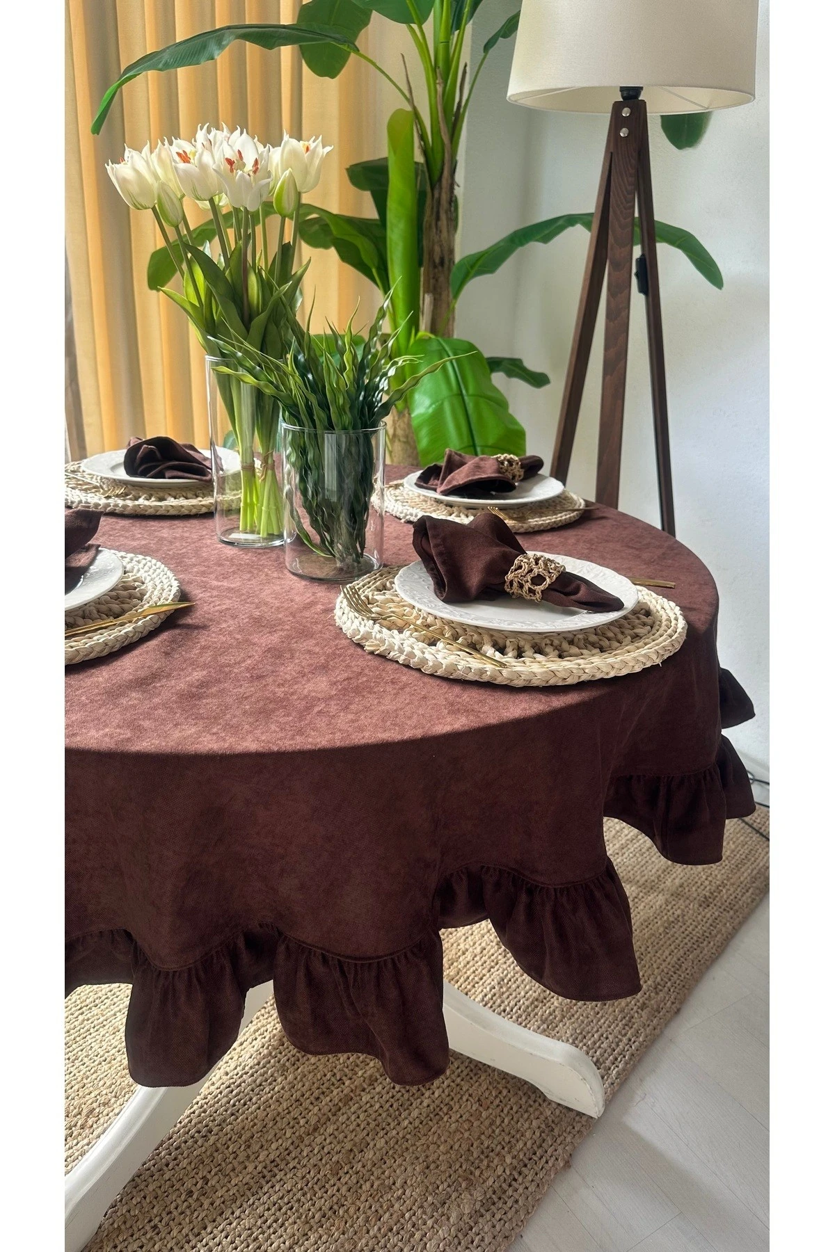 Kadife Dokulu Dertsiz, Leke Tutmaz Fırfırlı Masa Örtüleri