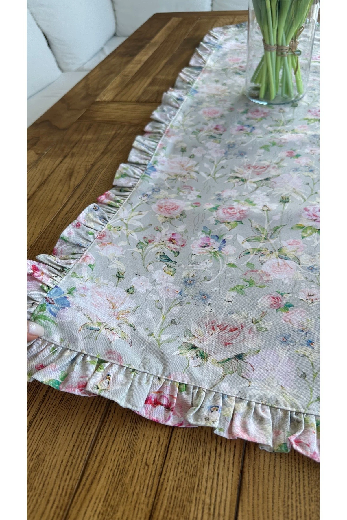 Tam Fırfırlı Gül Desenli Bej Runner