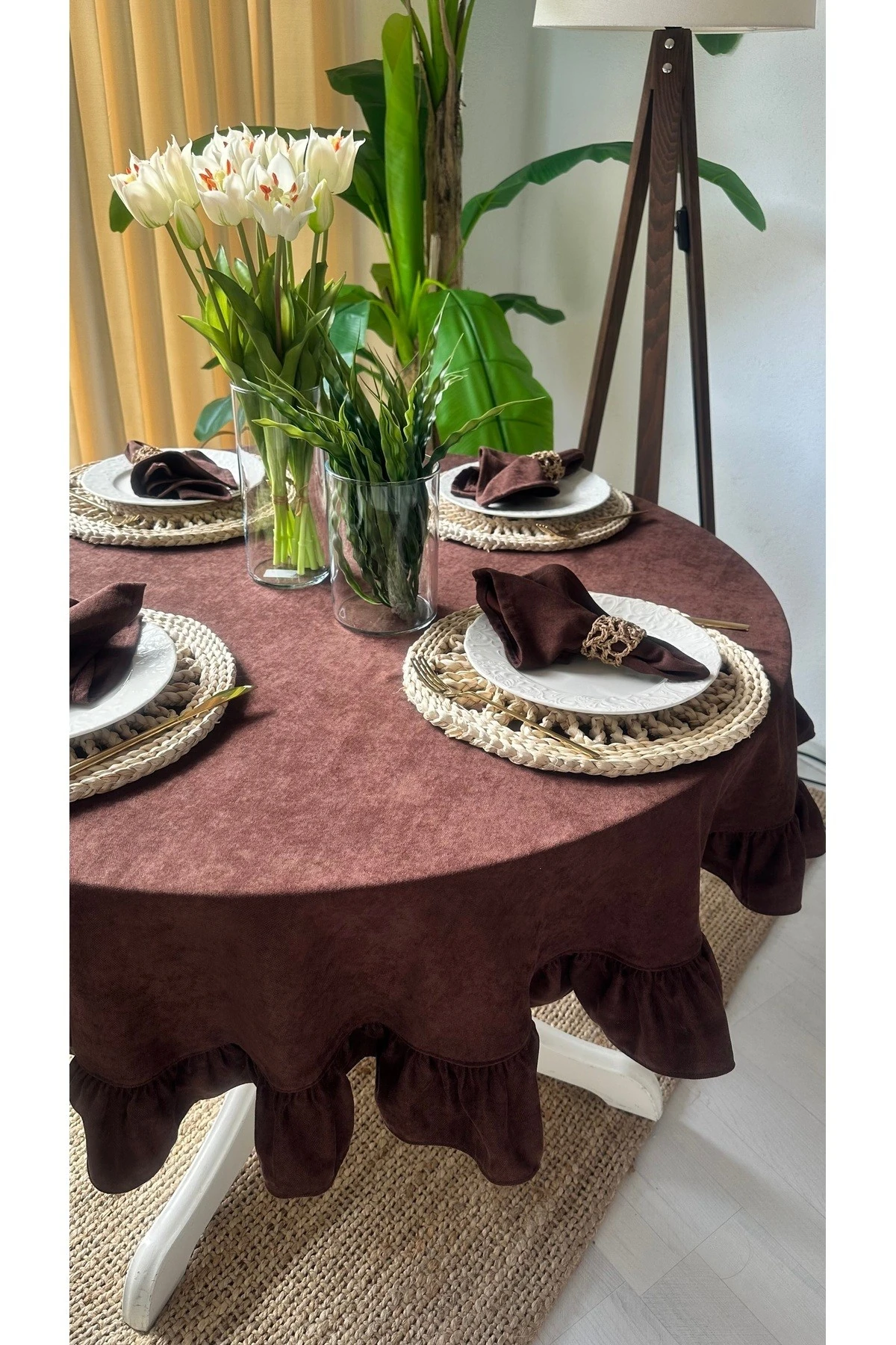 Kadife Dokulu Dertsiz, Leke Tutmaz Fırfırlı Masa Örtüleri