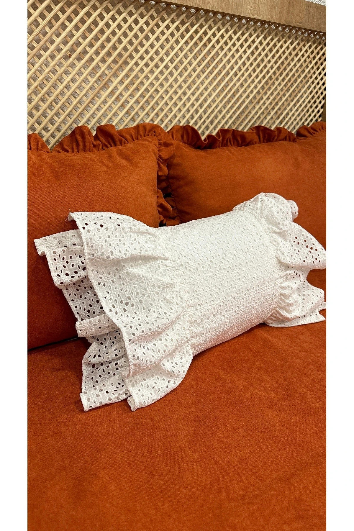 Fisto Beyaz Fırfırlı Kırlent Kılıfı Özel Tasarım