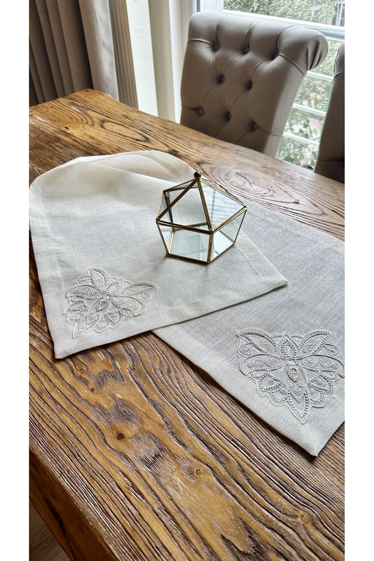 Fransız Dantelli Gold Simli Ekru Runner