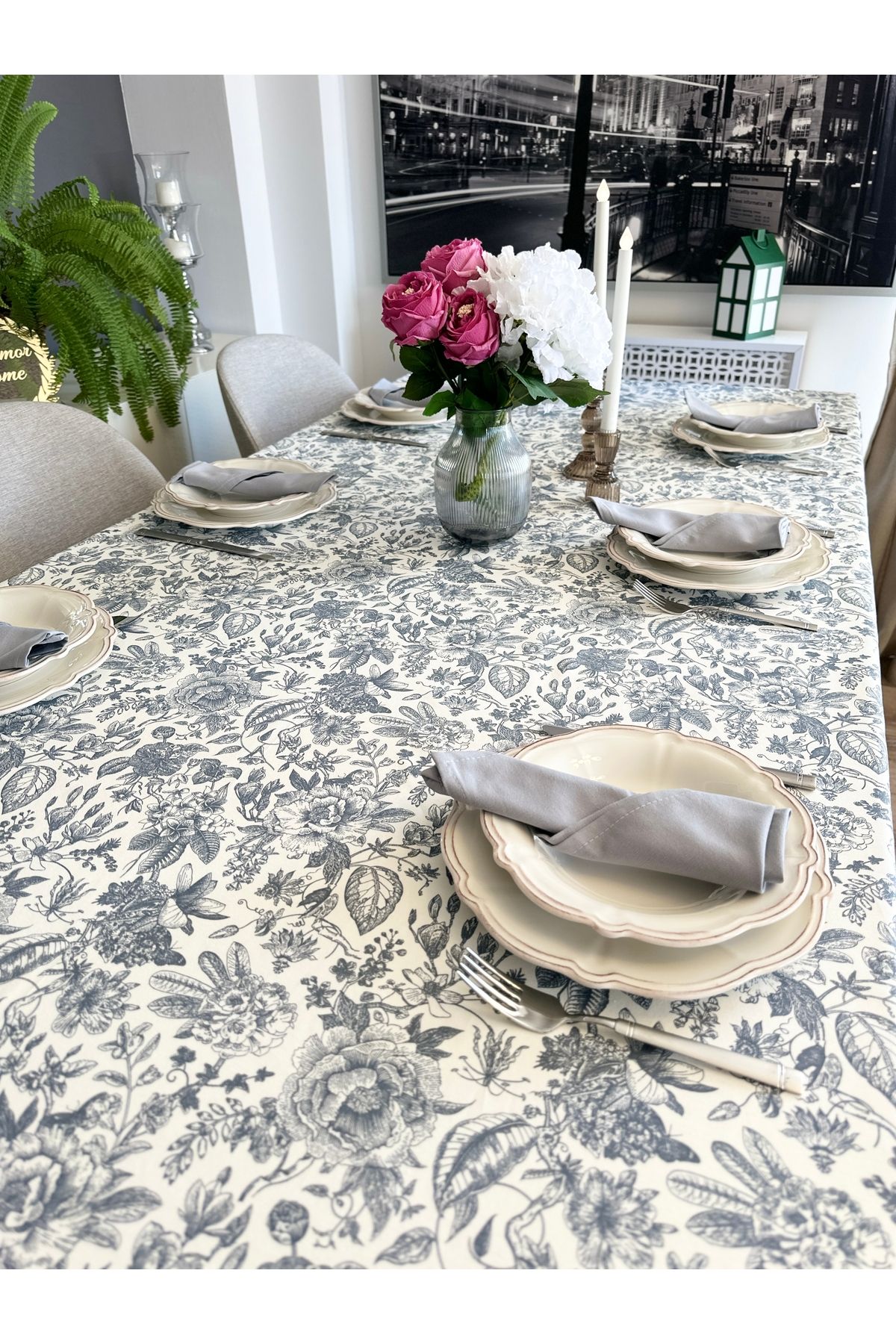 Leke Tutmaz Çiçek Desenli Kenar Bordürlü Masa Örtüsü