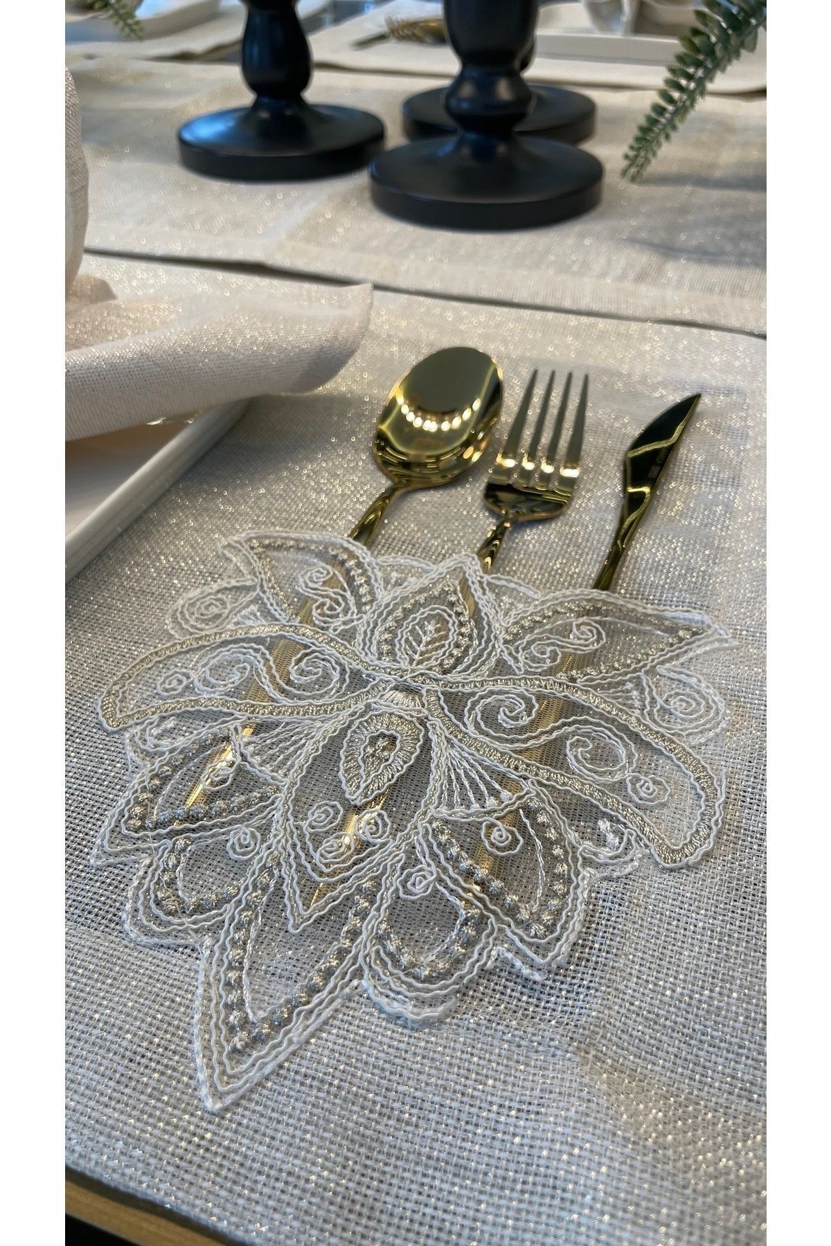 Linen Fransız Dantelli Gold Simli Ekru Amerikan Servis 2’li