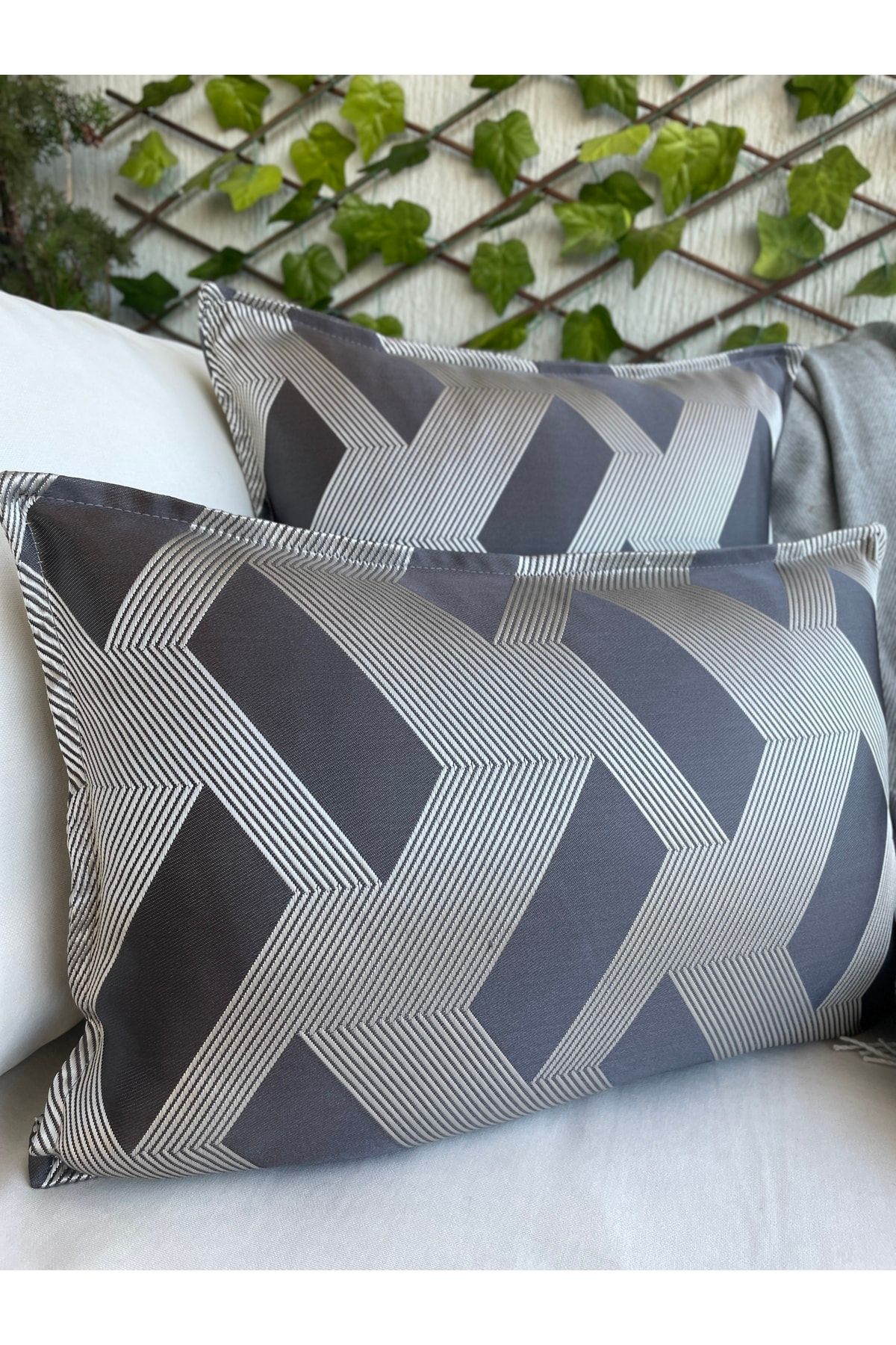 Parlak Detaylı Füme Koyu Gri Salon Kırlent Kılıfı